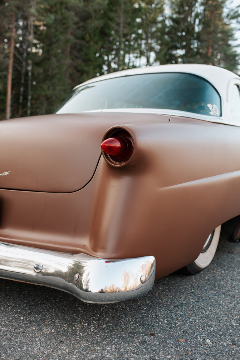 Exterior image of 1953 Ford Mainliner Custom