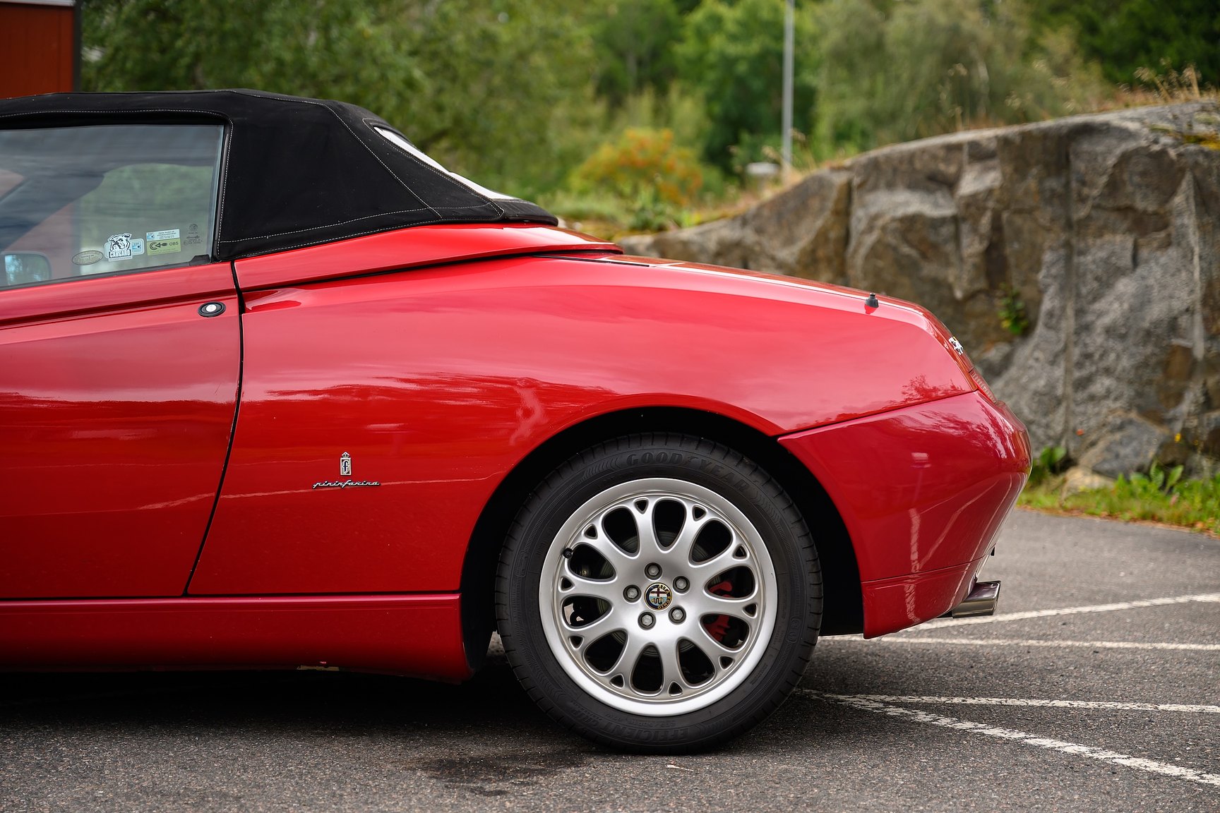 Exterior image of 2001 Alfa Romeo Spider 3.0 V6