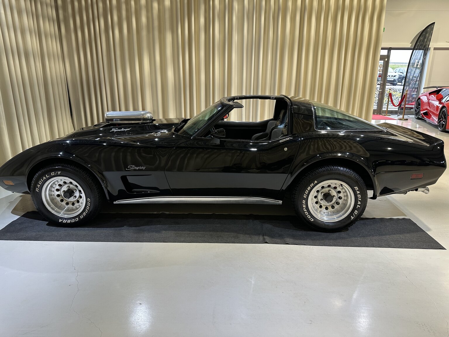 Exterior image of 1975 Chevrolet Corvette Stingray 