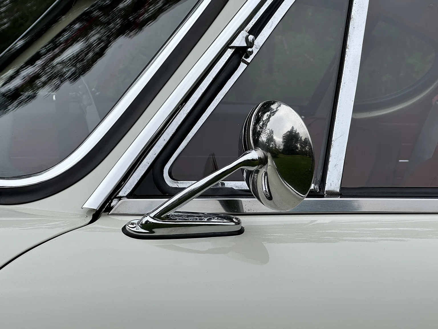 Exterior image of 1964 Volvo P1800S (70)