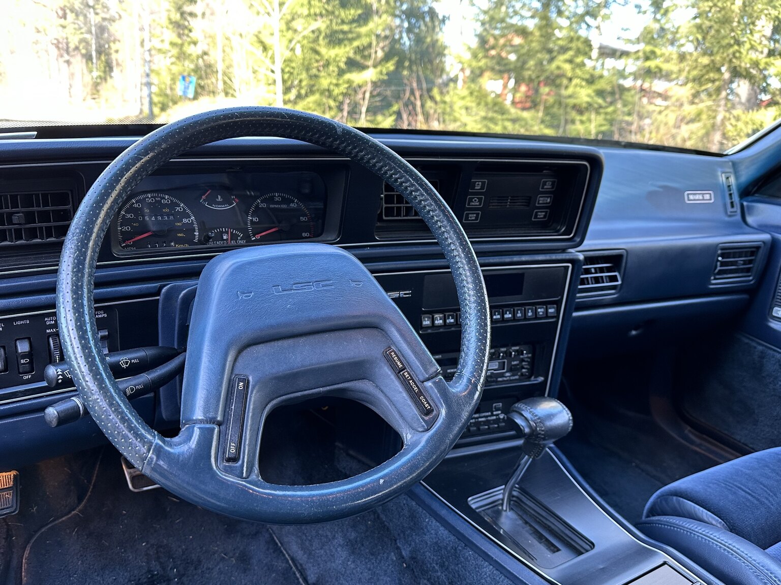 Interior image of 1987 Lincoln Mark VII LSC