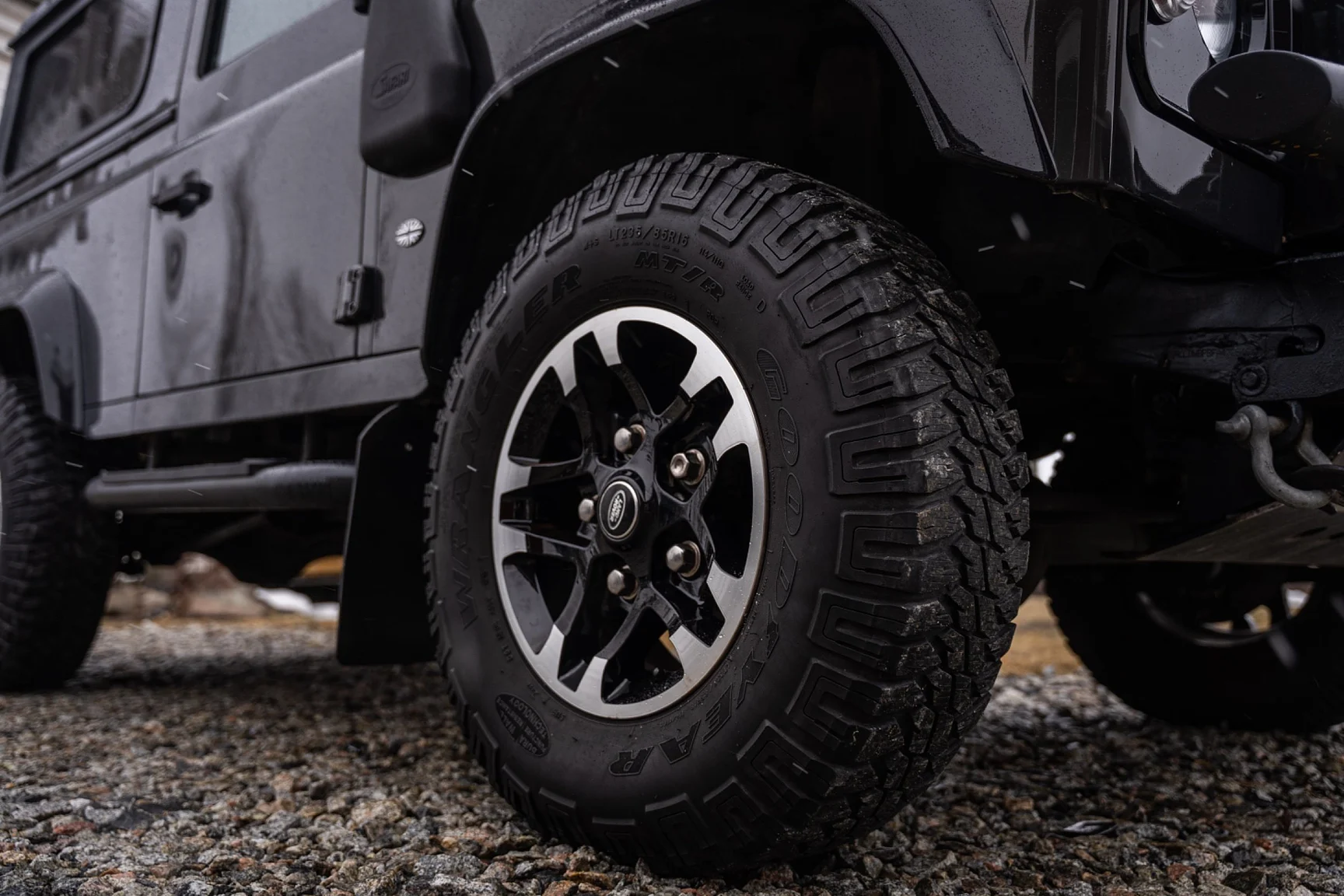 Exterior image of 2015 Land Rover Defender 90 Special (33)