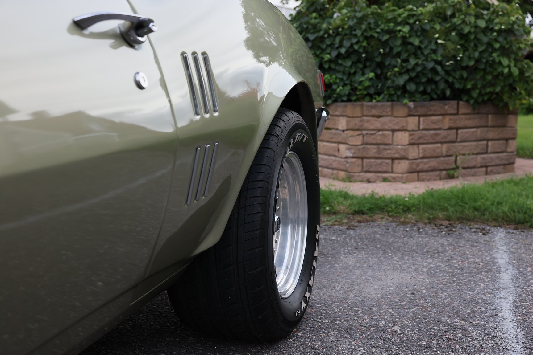Exterior image of 1968 Pontiac Firebird 400 Ram Air