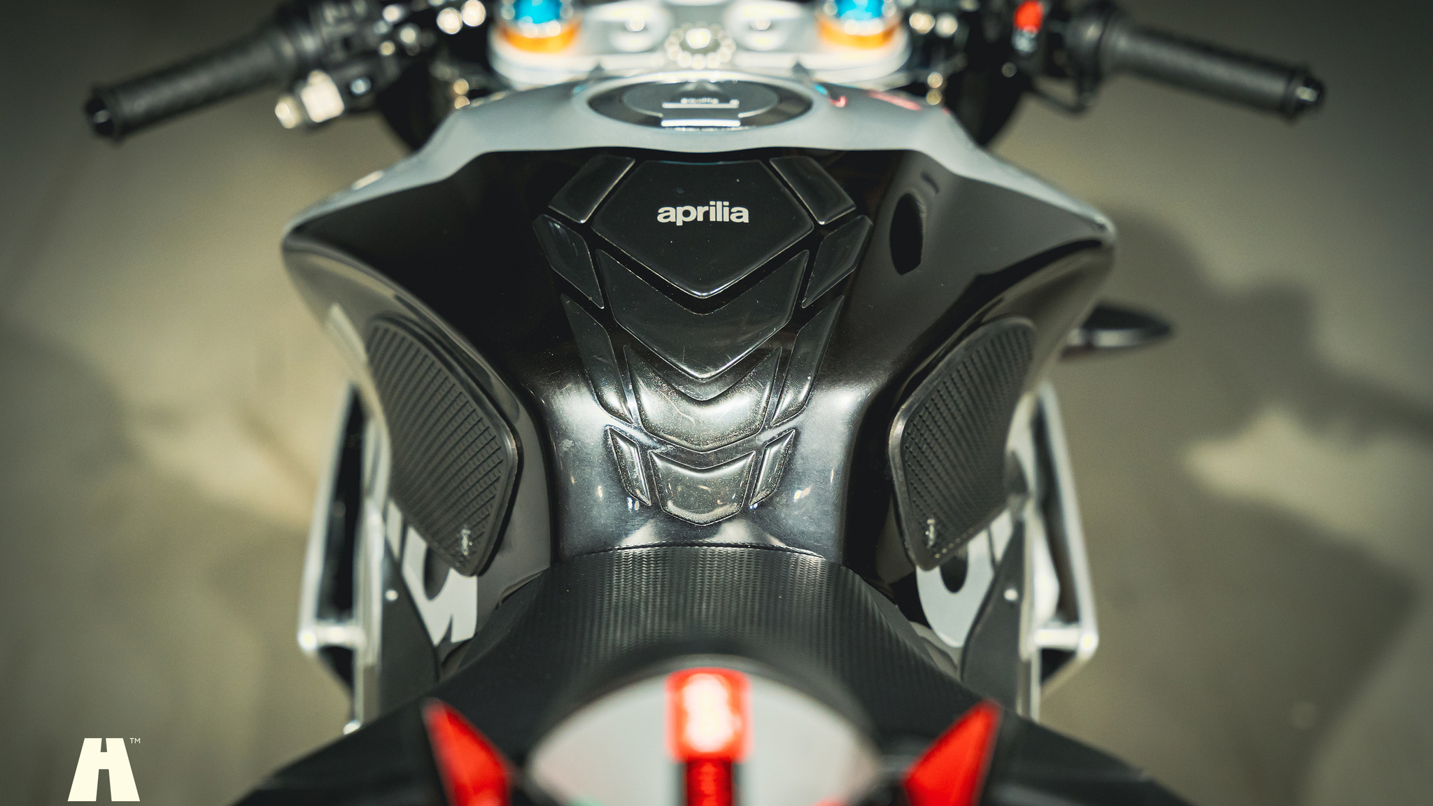 Exterior image of 2016 Aprilia Tuono V4 Factory