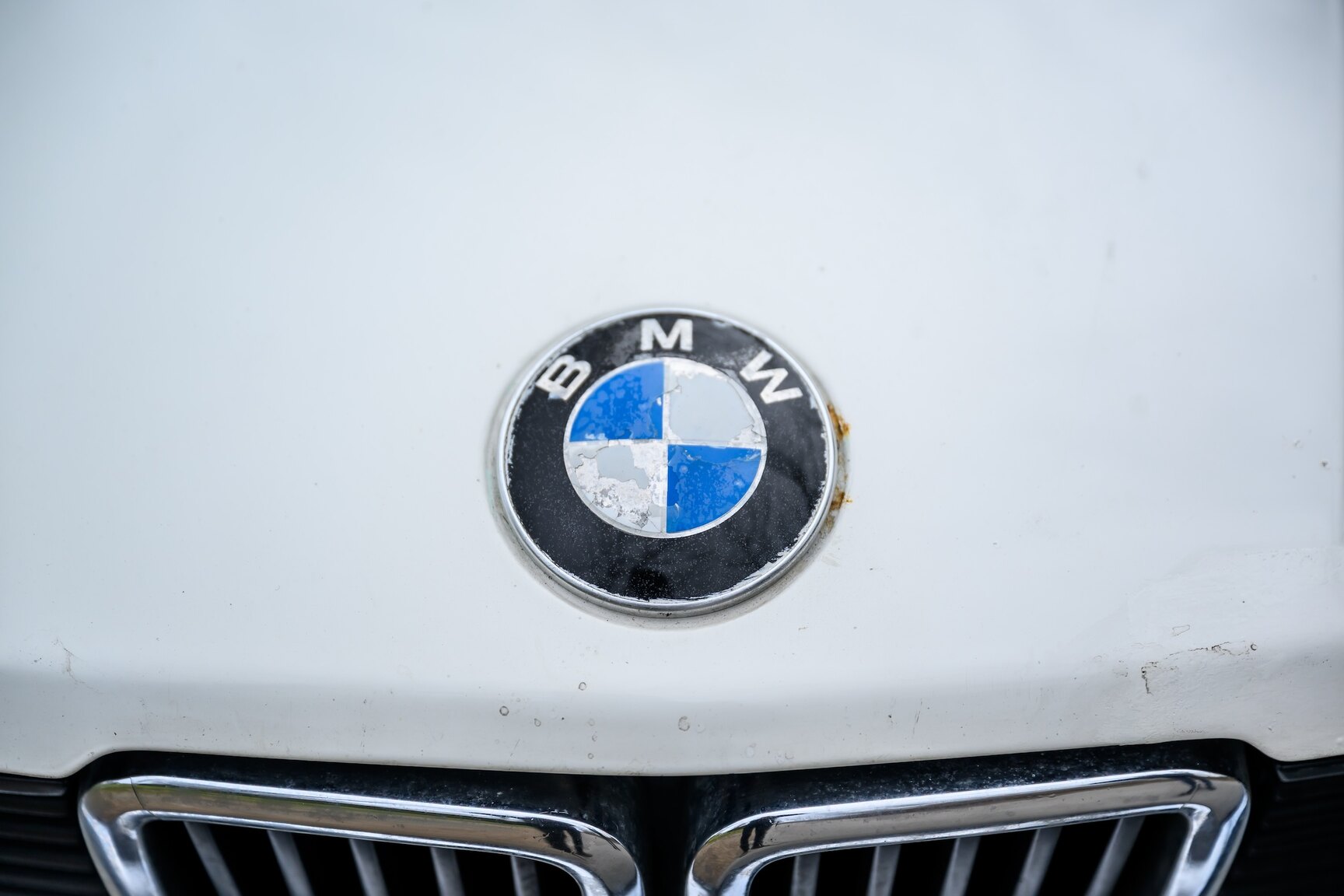 Exterior image of 1986 BMW 520i