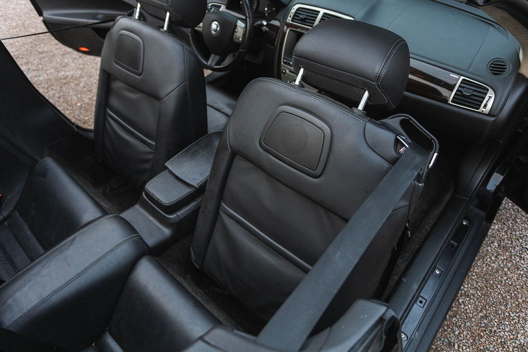 Innenraumfoto von 2011 Jaguar XK Cabriolet (23)