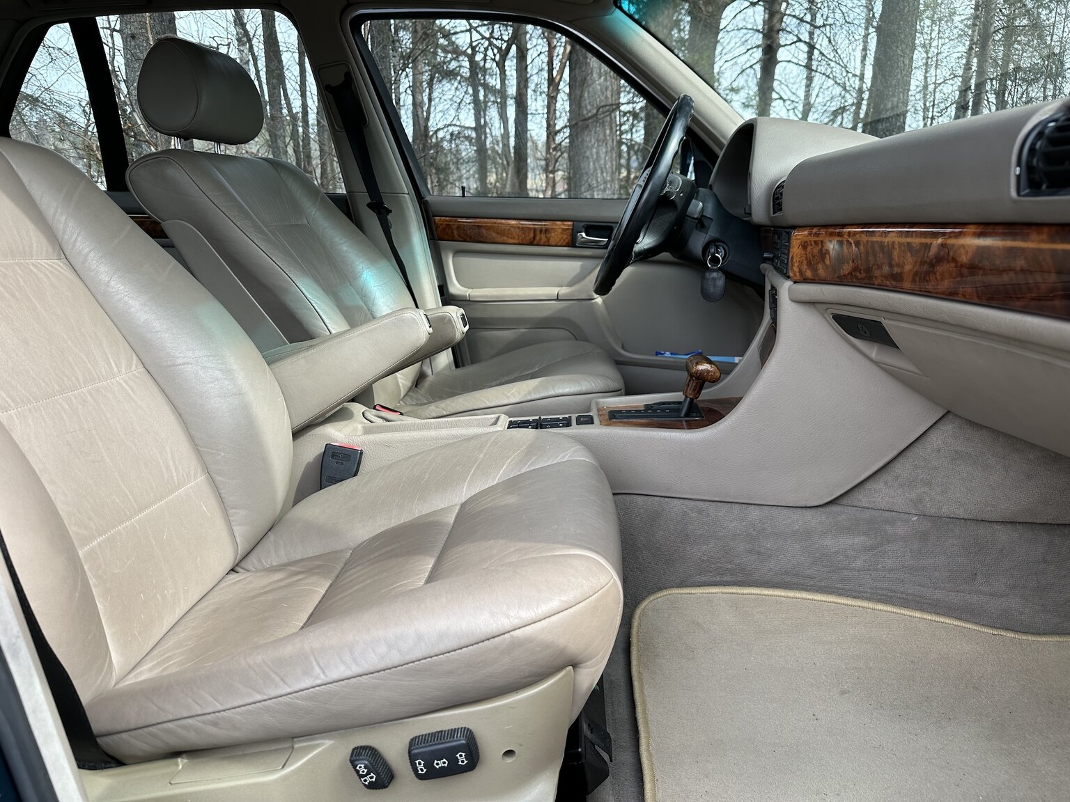 Interior image of 1992 BMW 740iA