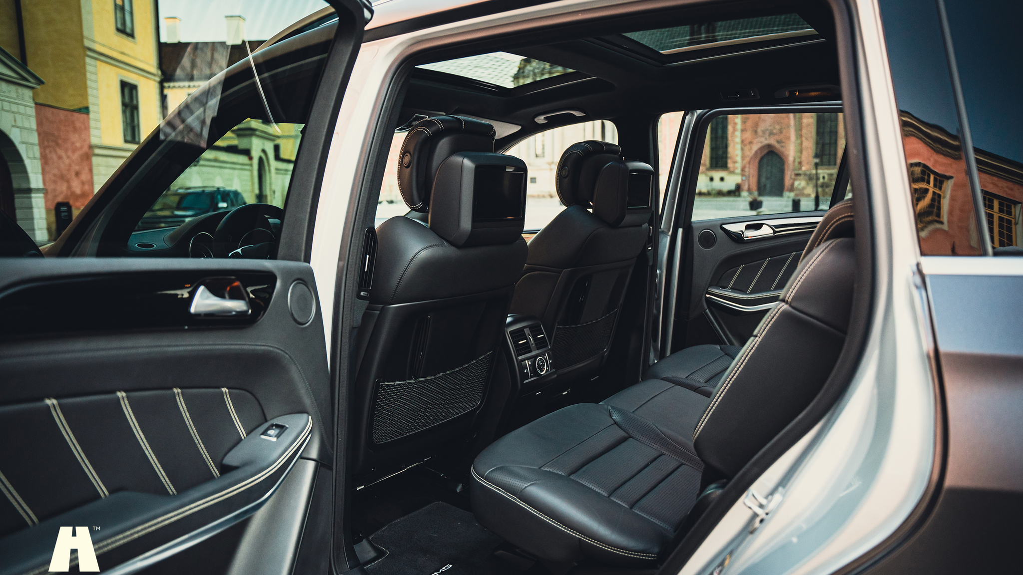 Innenraumfoto von 2017 Mercedes-Benz GLS 63 AMG (71)