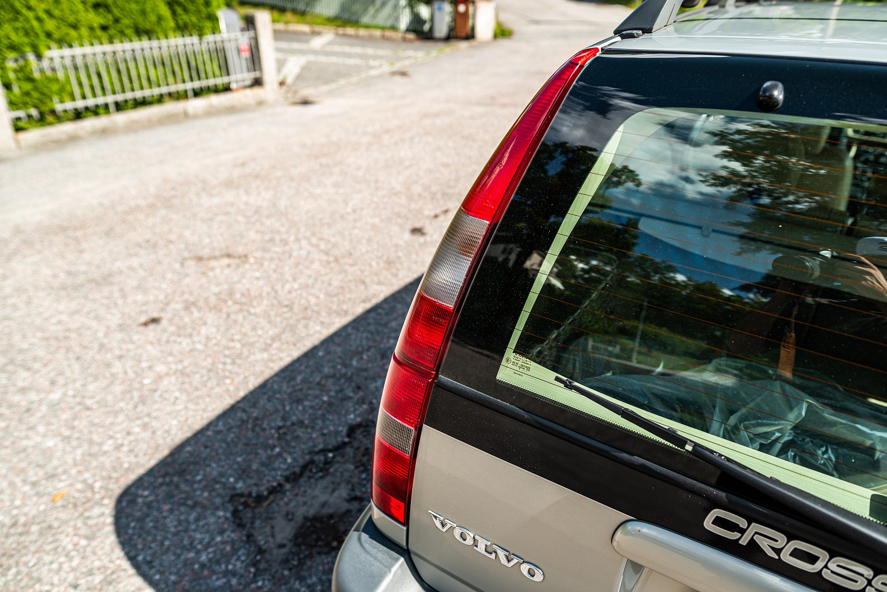 Exterior image of 2000 Volvo V70 XC 2.4 T AWD 
