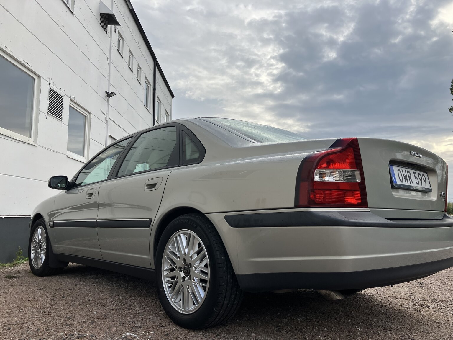 Exterior image of 1999 Volvo S80