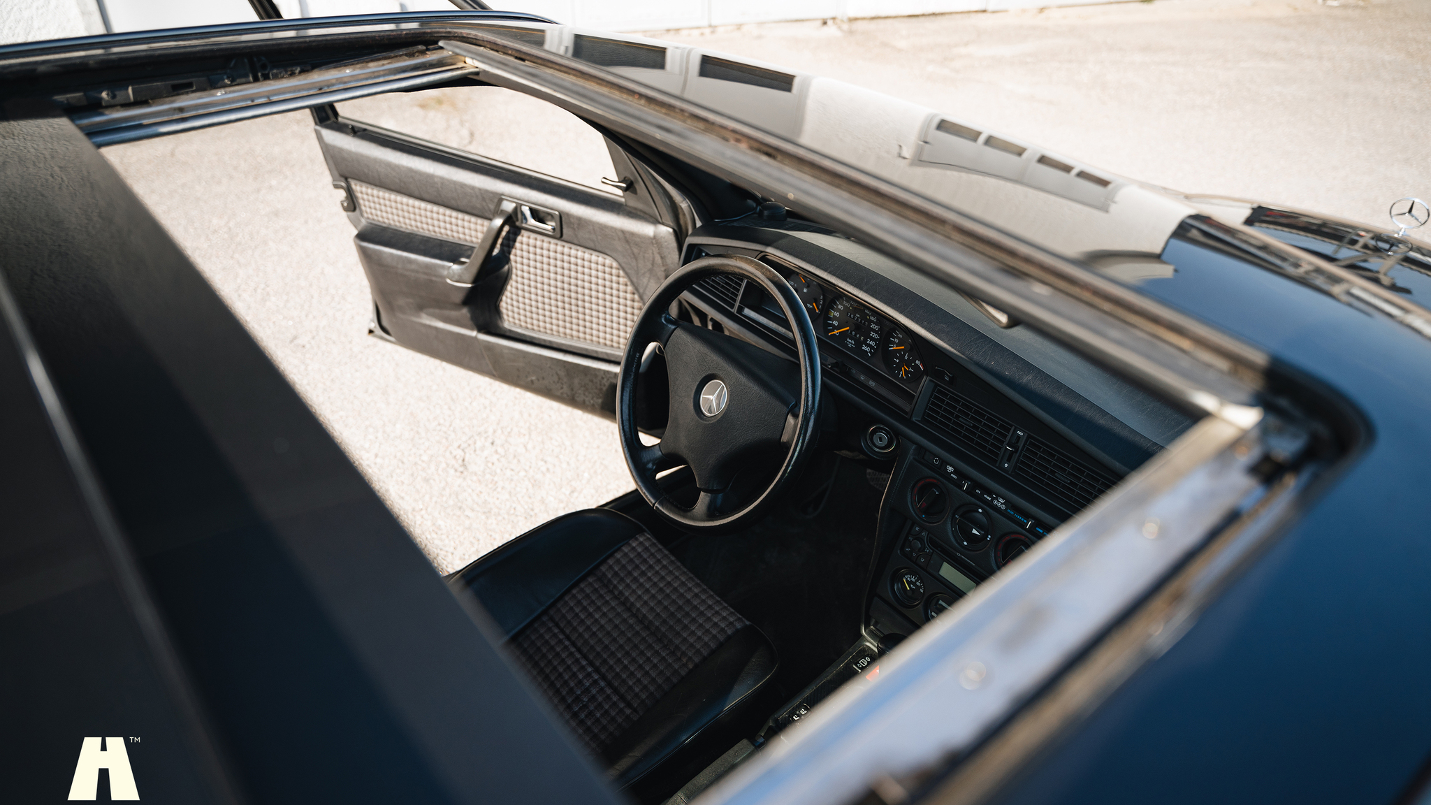 Innenraumfoto von 1992 Mercedes-Benz 190E 2.5-16 Cosworth