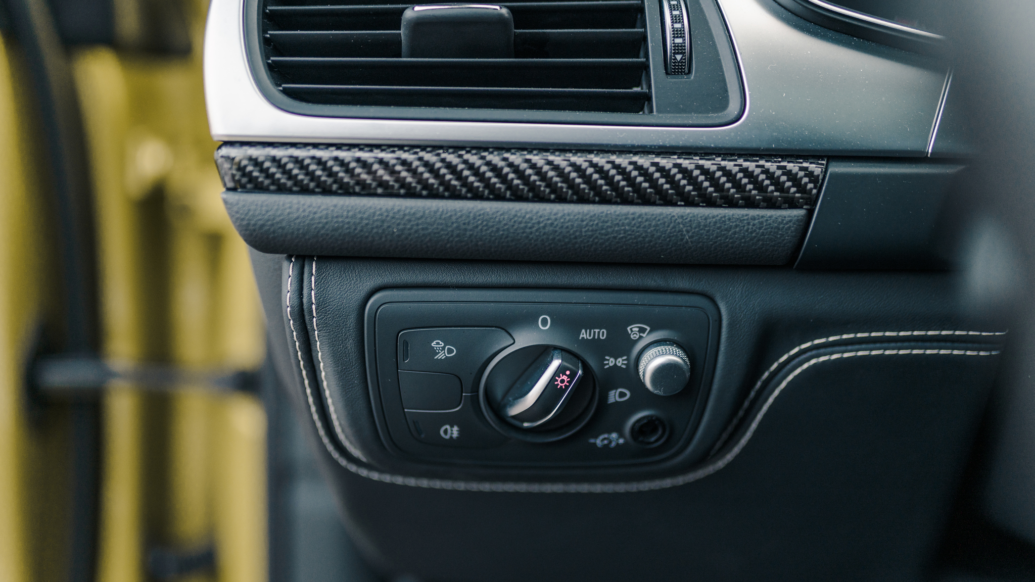 Interior image of 2016 Audi RS6 Avant Exclusive (24)