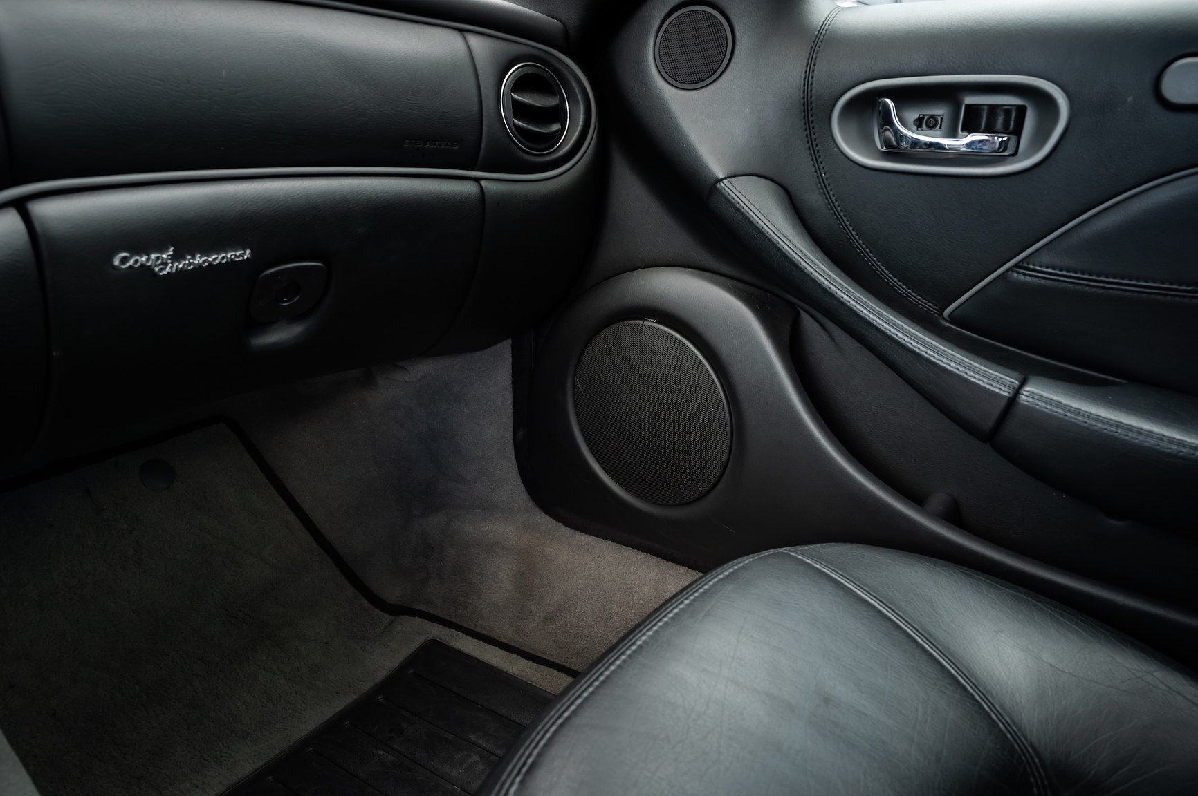 Interior image of 2004 Maserati Coupé 4.2 V8 Cambiocorsa