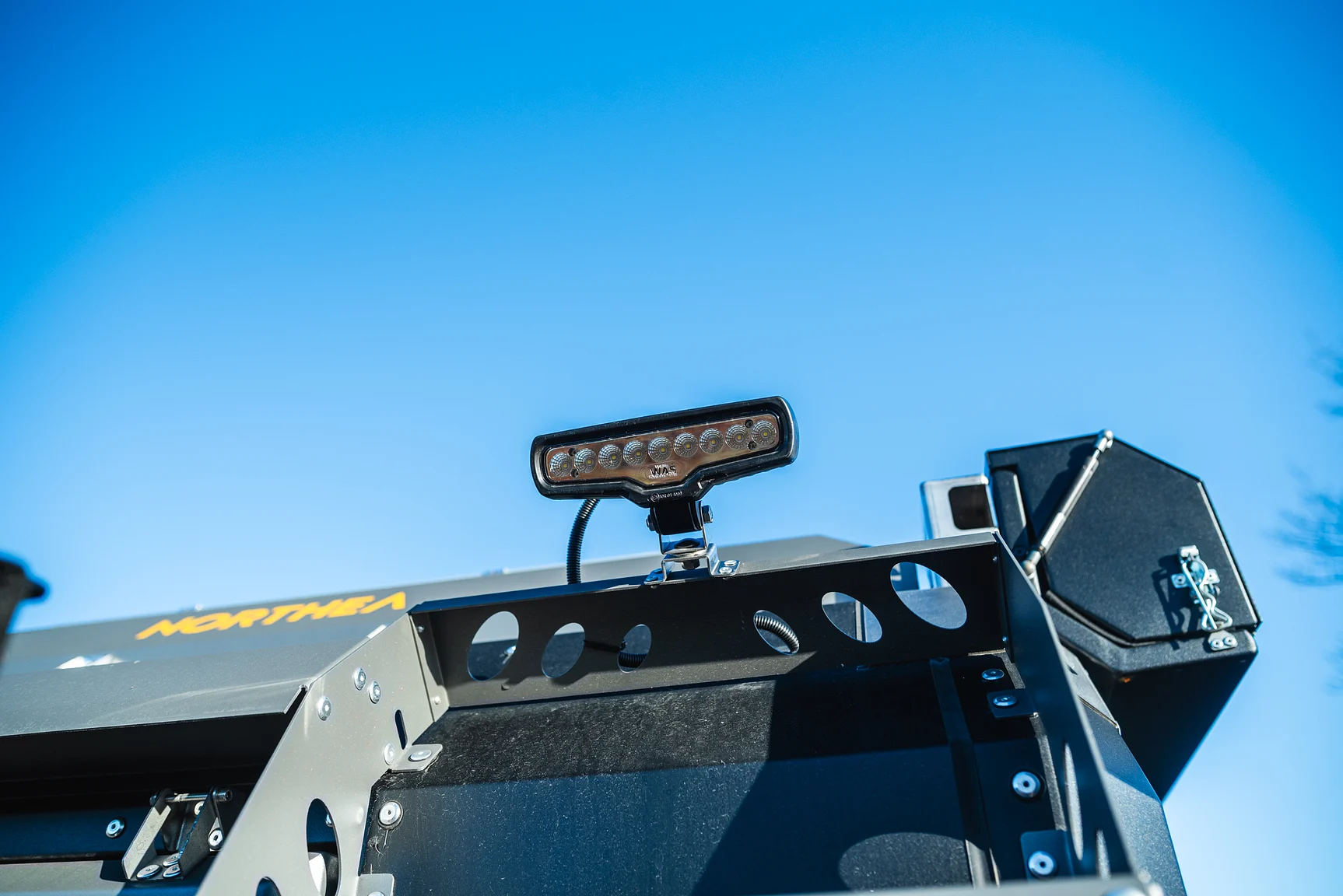 Exterior image of 2025 Northea Trailer Expedition Crawler 458i Offgrid-Camper (39)