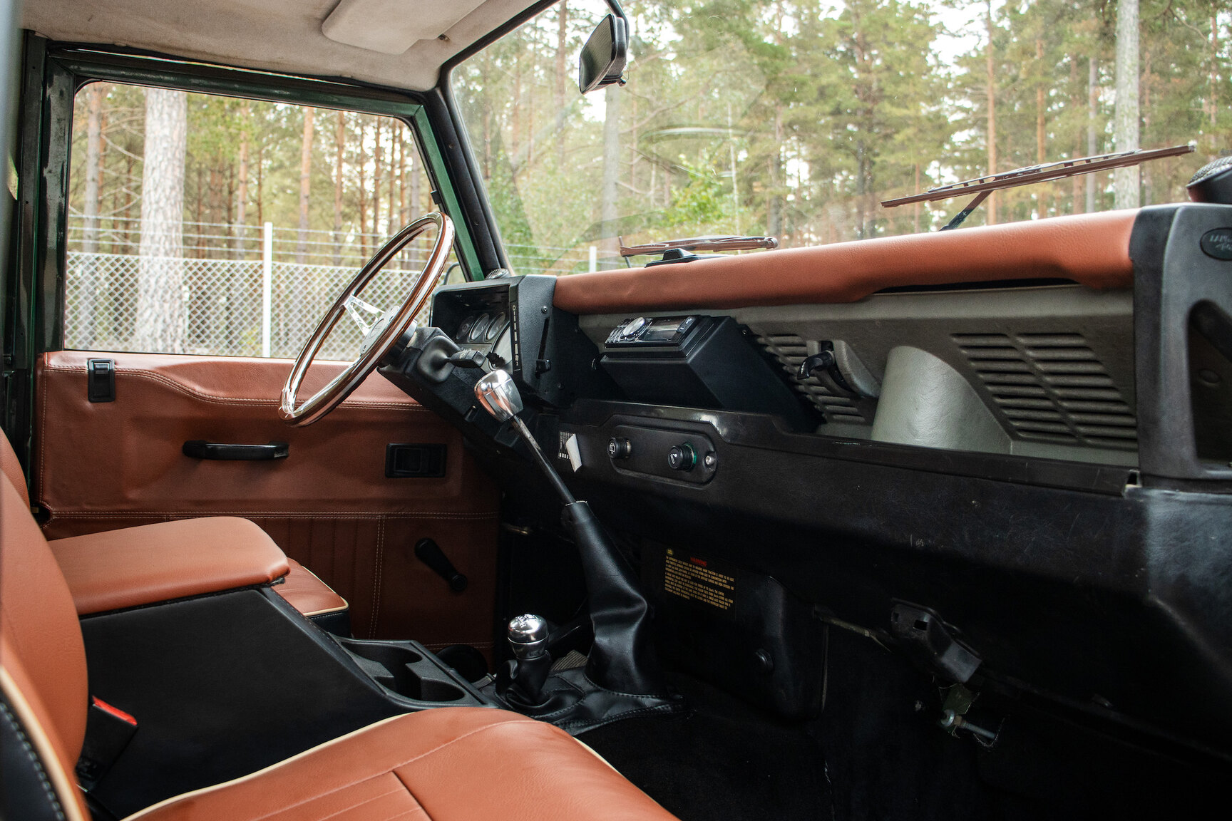 Innenraumfoto von 1996 Land Rover Defender 90 300TDi (15)