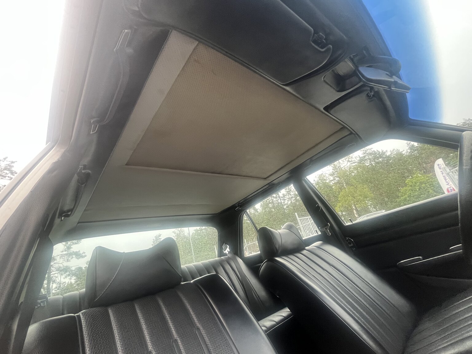 Interior image of 1975 Mercedes-Benz 280 SE