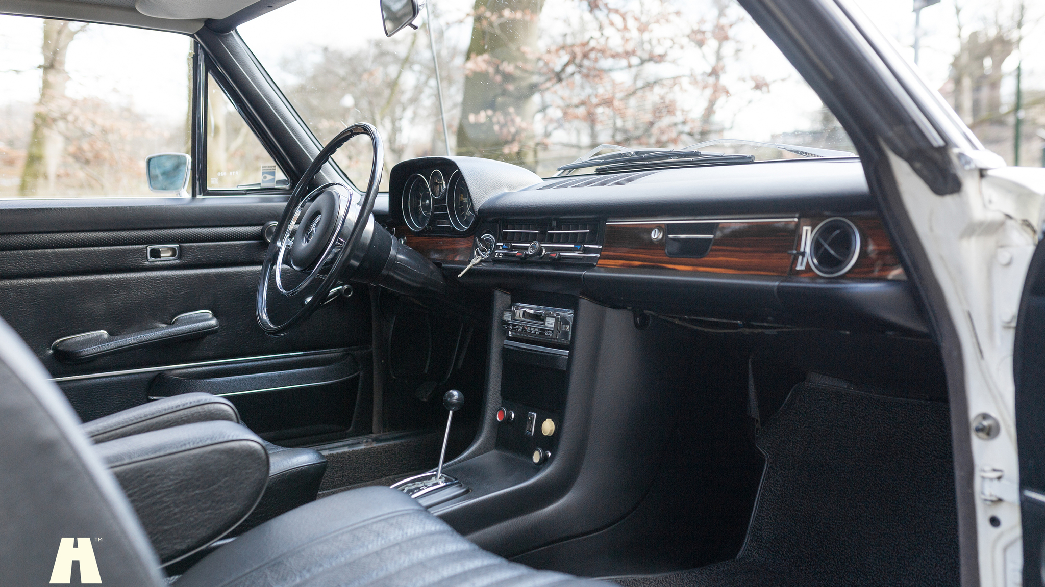 Interior image of 1970 Mercedes 250 CE