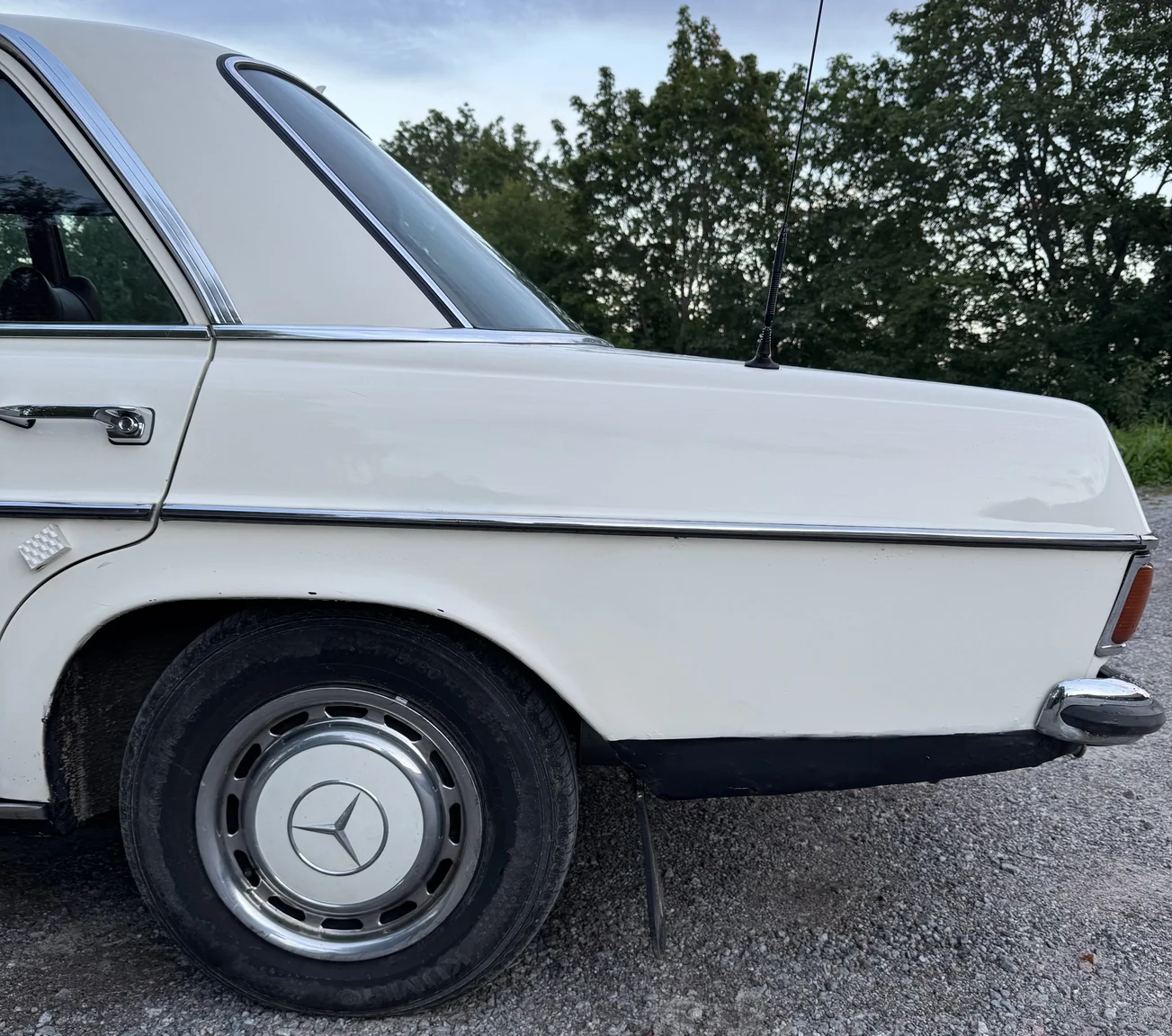 Aussenfoto 1972 Mercedes-Benz 200 (13)