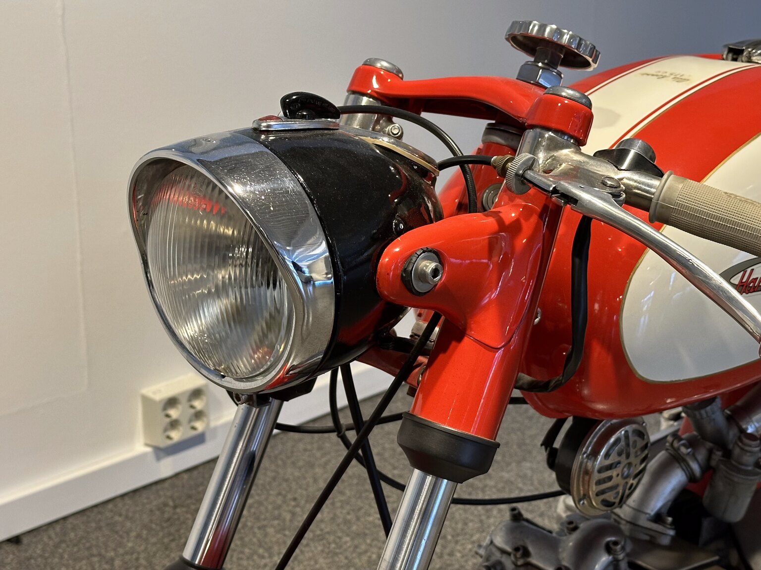 Exterior image of 1963 Aermacchi Harley-Davidson Ala Rossa