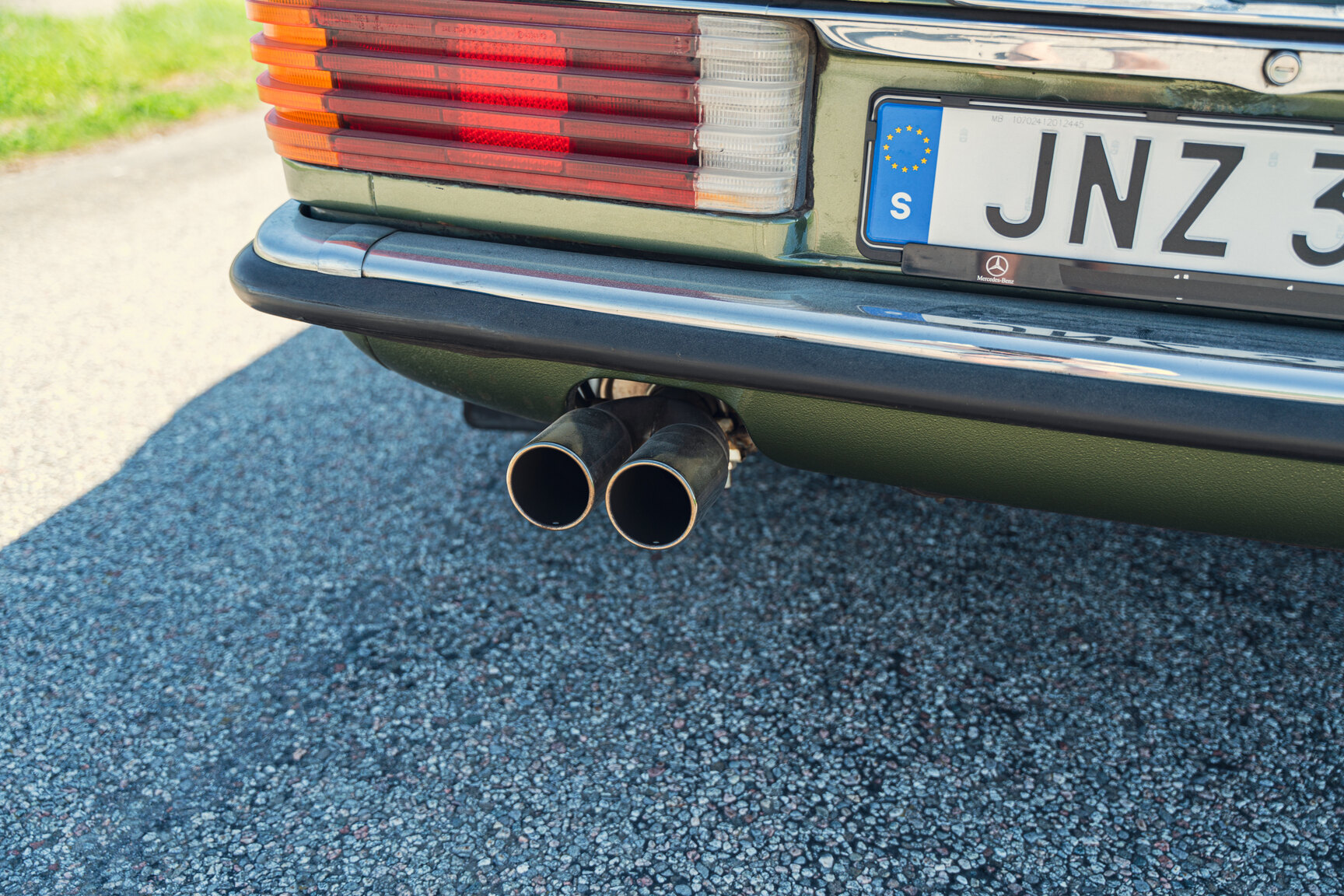 Exteriörbild på 1976 Mercedes-Benz 450 SLC (25)