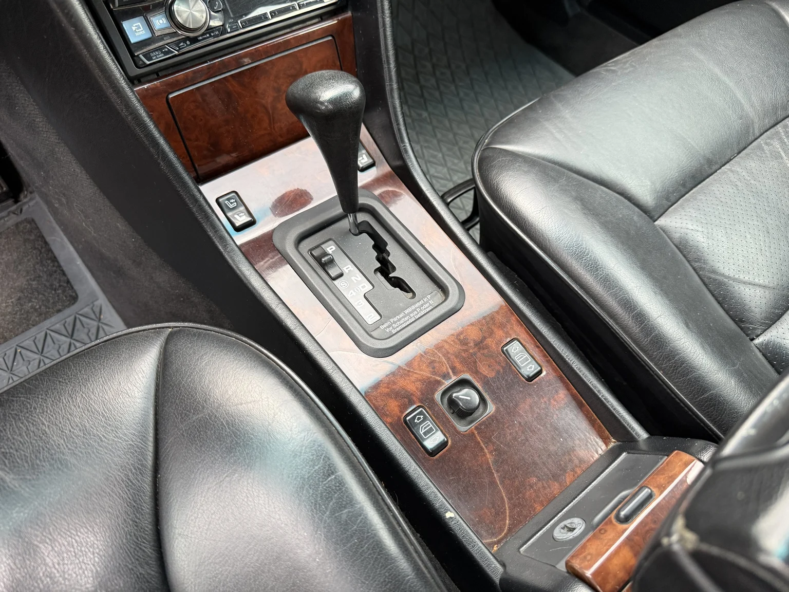 Interior image of 1994 Mercedes-Benz E 320 T (22)