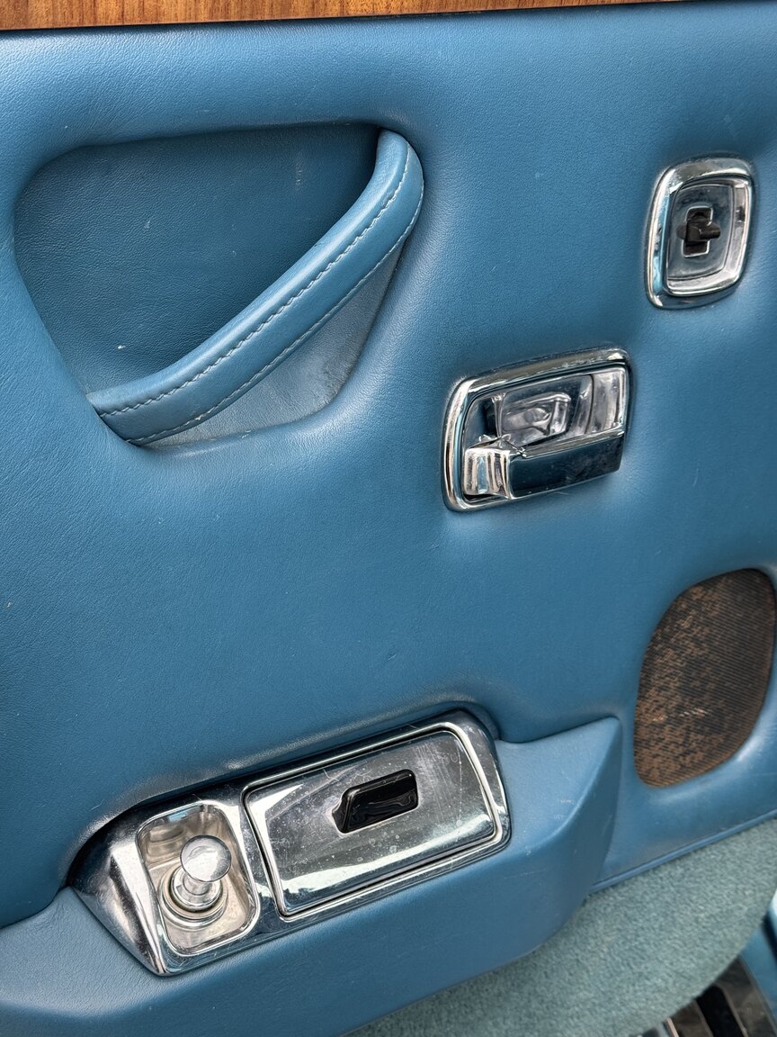 Interior image of 1976 Rolls-Royce Silver Shadow