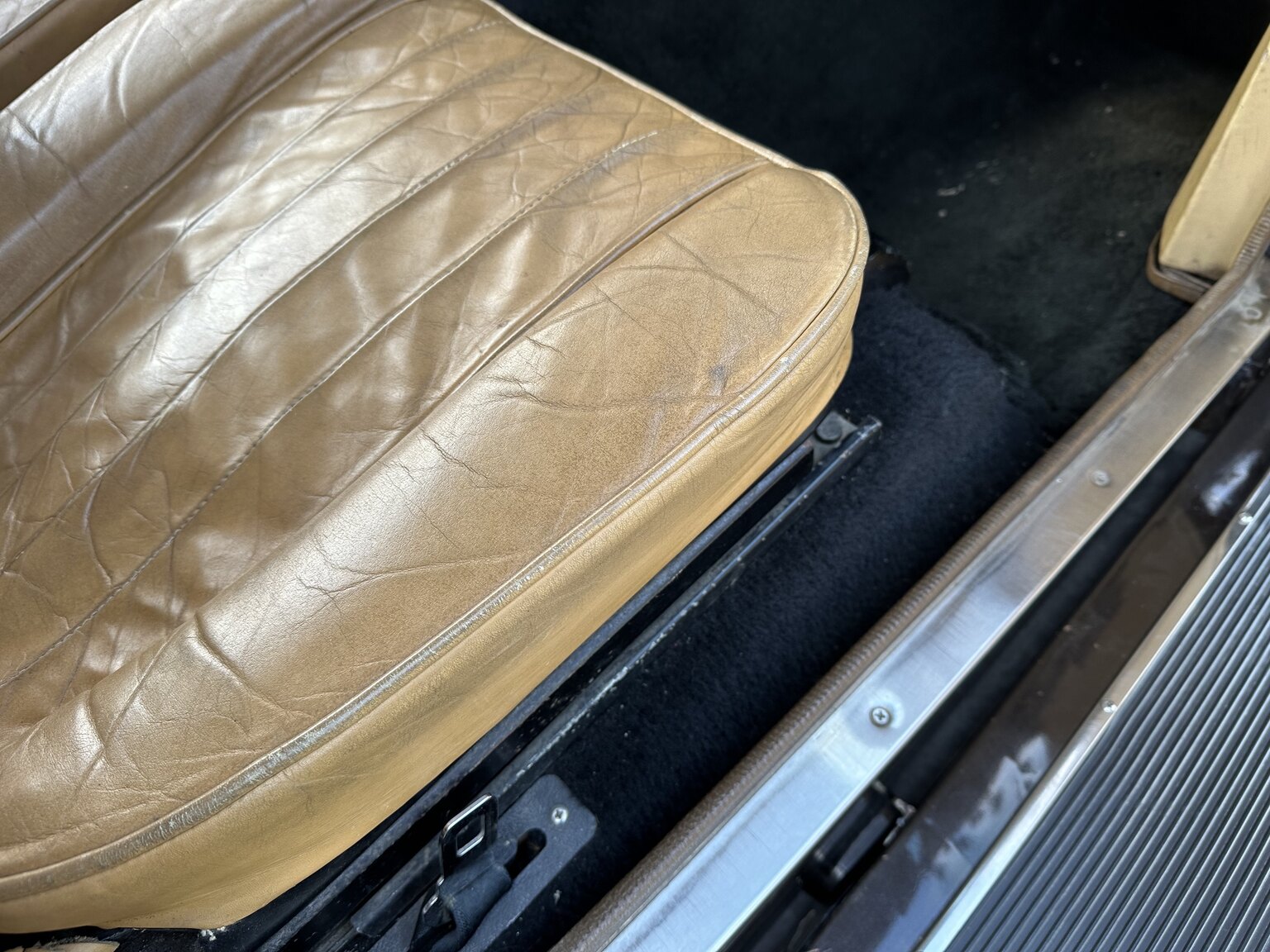 Interior image of 1975 Excalibur Phaeton series III  (5)