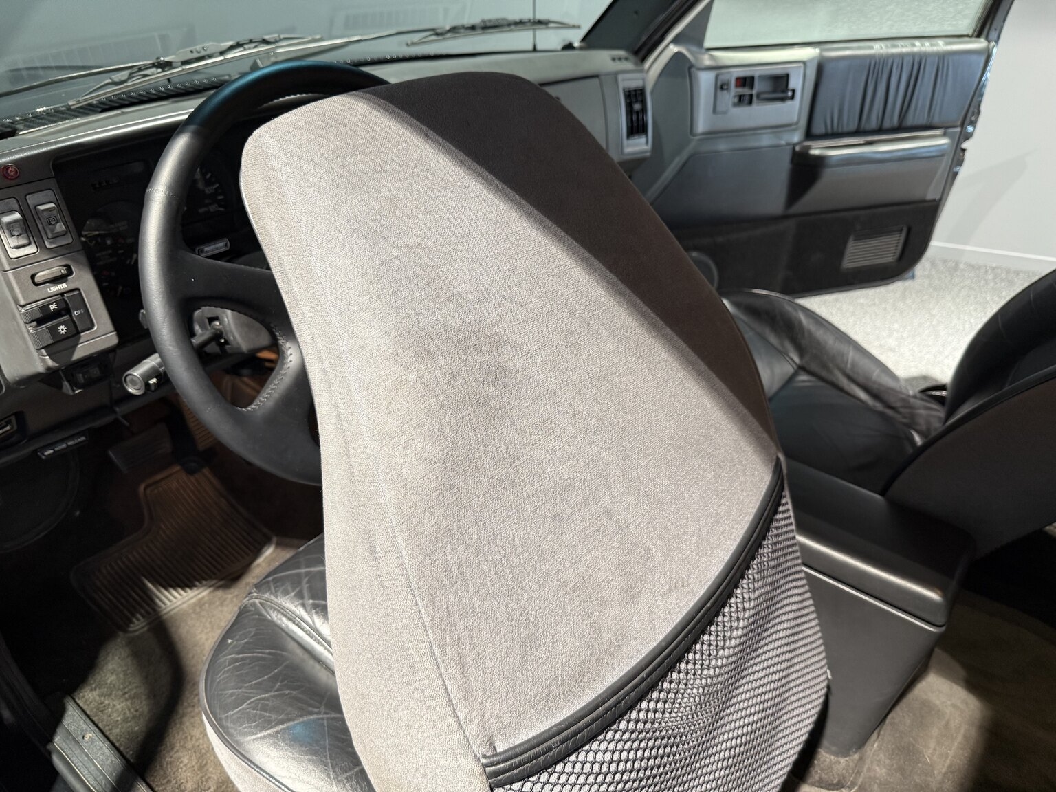 Interior image of 1992 GMC Typhoon 