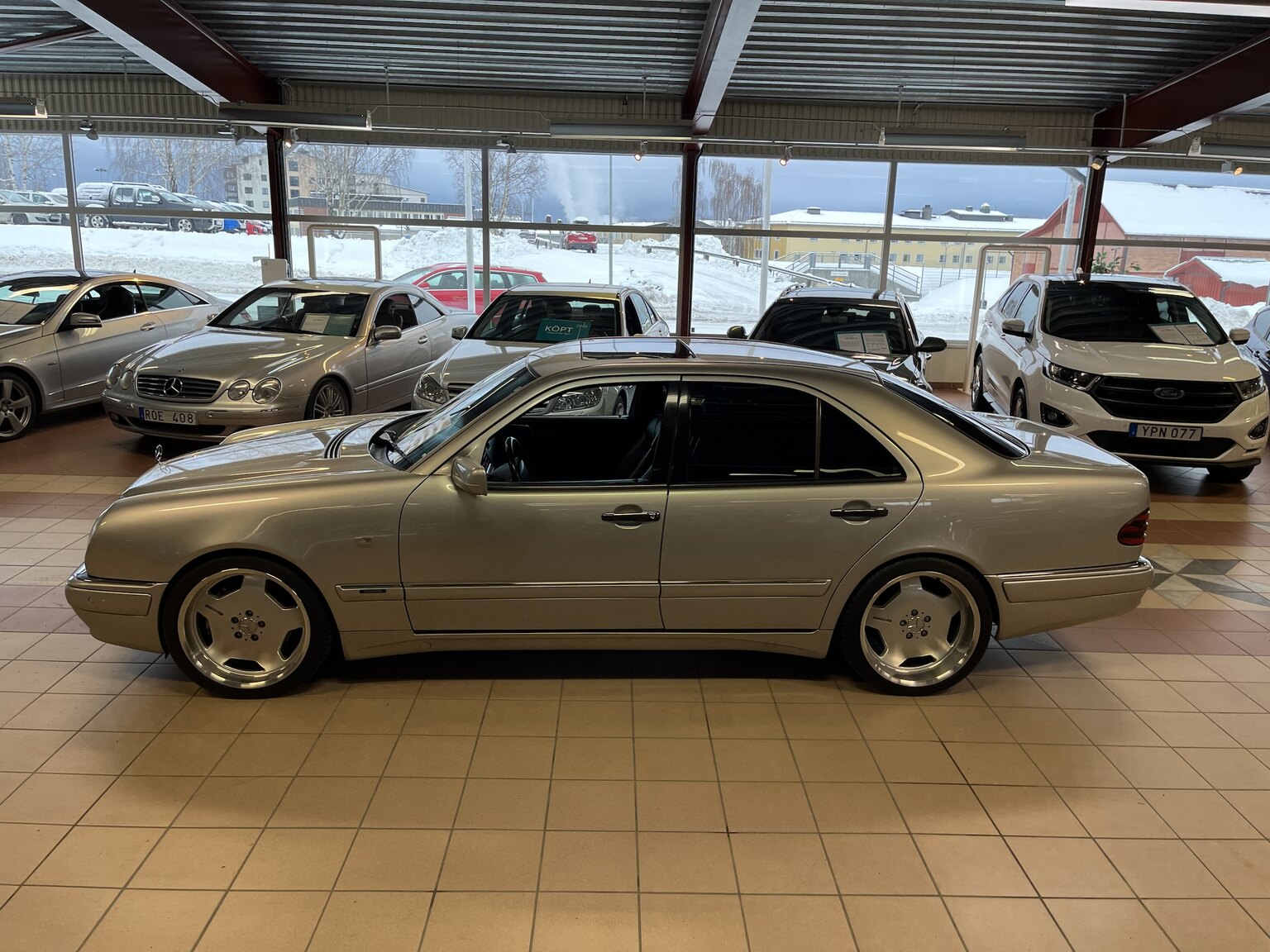 Exteriörbild på 1998 Mercedes-Benz E55 AMG