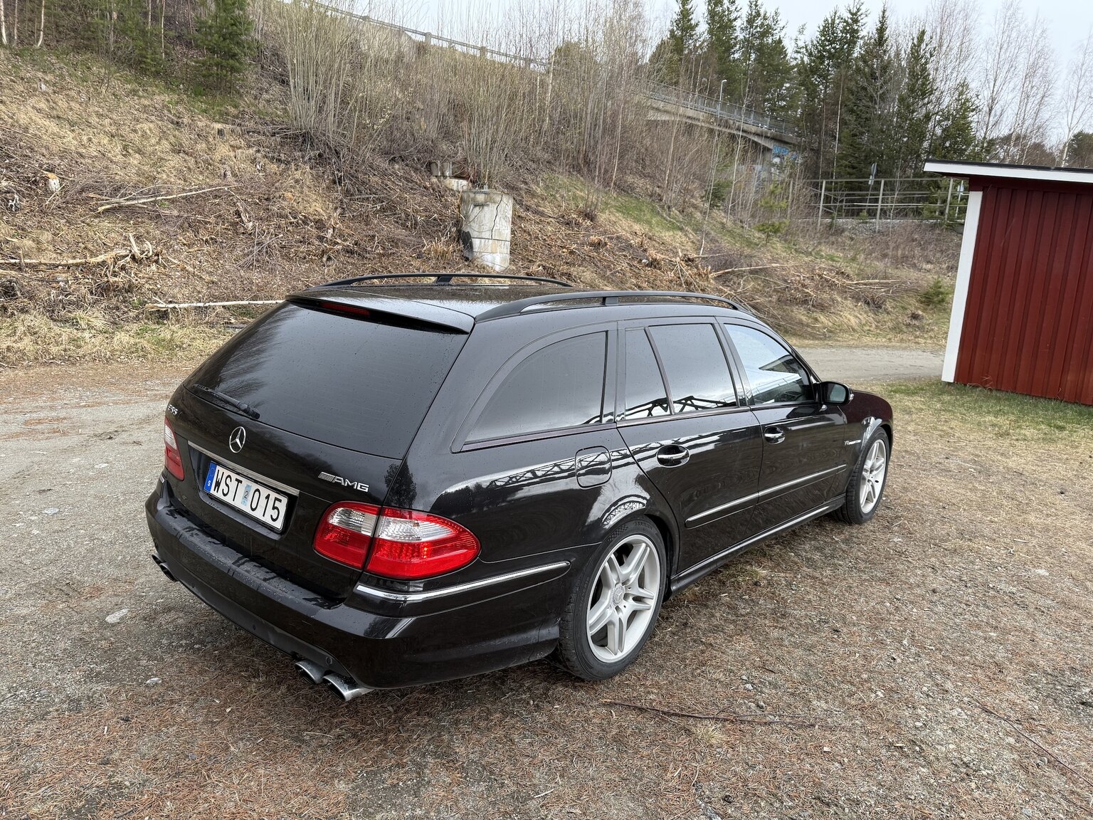 Exterior image of 2005 Mercedes-Benz E 55 T AMG