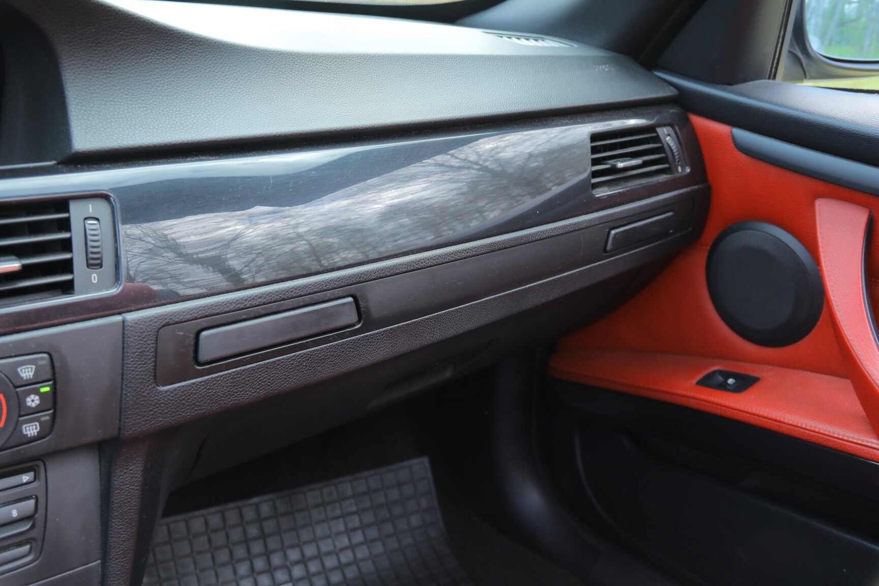 Interior image of 2008 BMW 325D Cabriolet