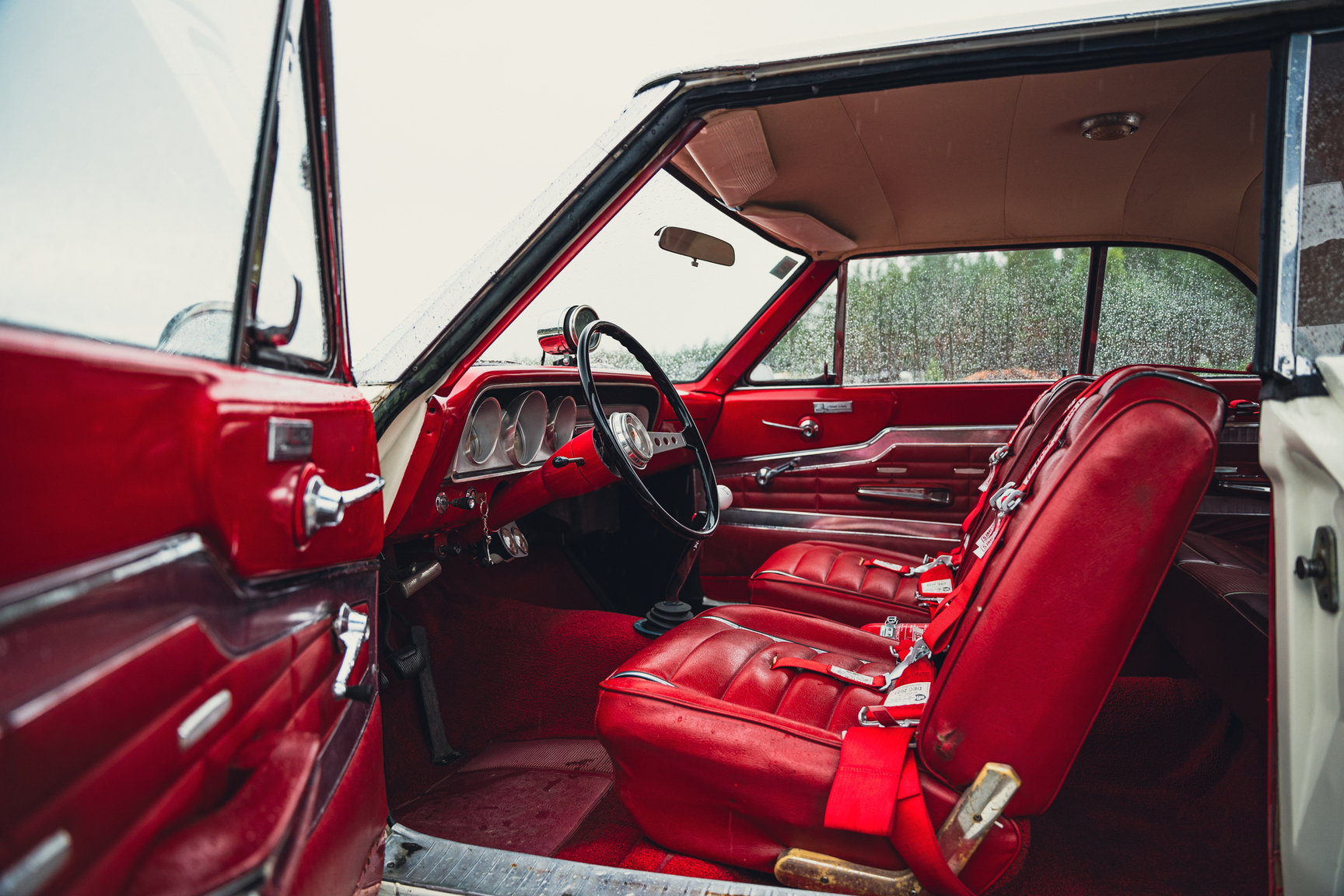 Innenraumfoto von 1964 Ford Fairlane 500 Sport Coupé (2)