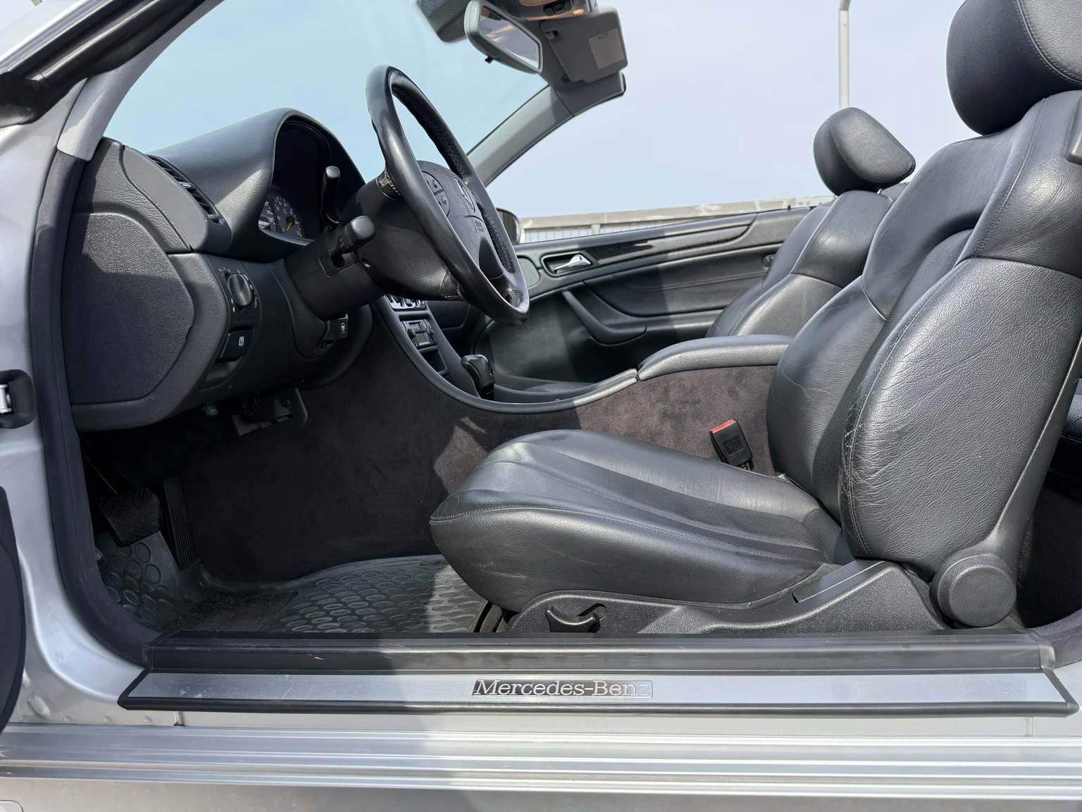 Innenraumfoto von 2001 MERCEDES-BENZ CLK 230 Kompressor Cabriolet (7)