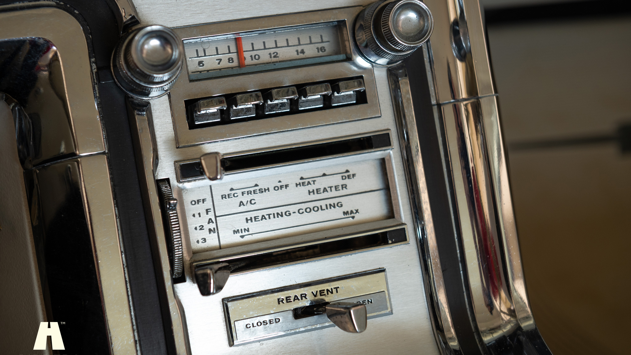 Interior image of 1964 Ford Thunderbird 6.4 HT (12)