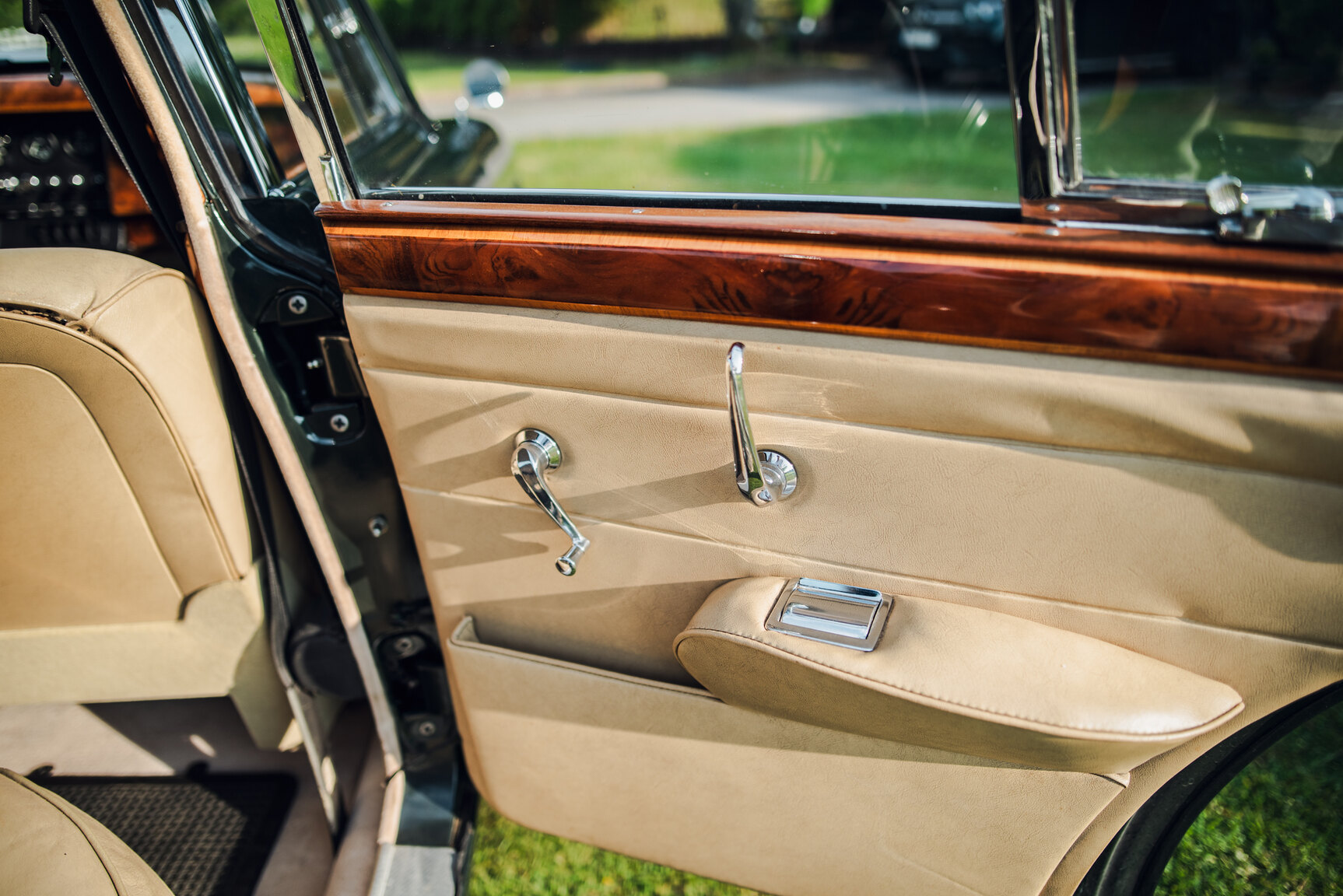 Interior image of 1965 Daimler 250 V8