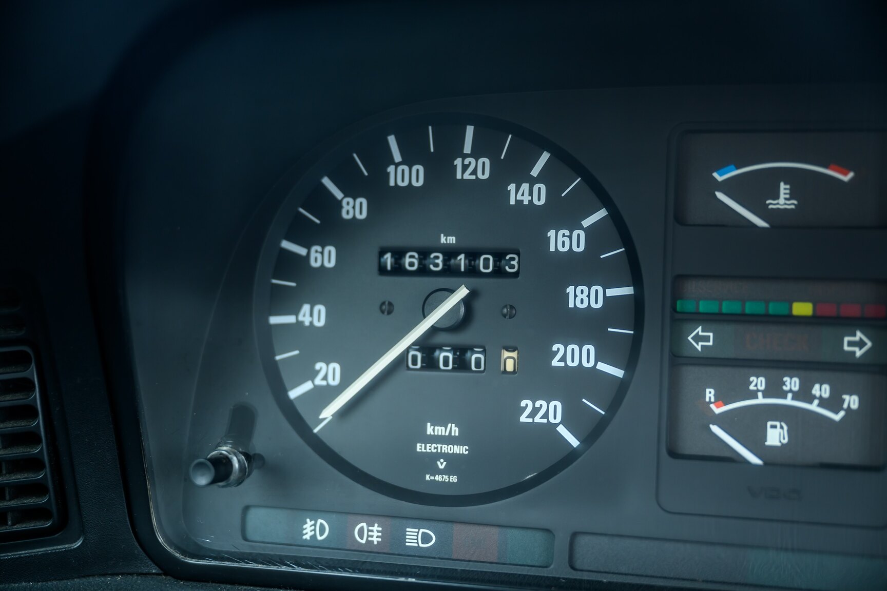 Interior image of 1986 BMW 520i