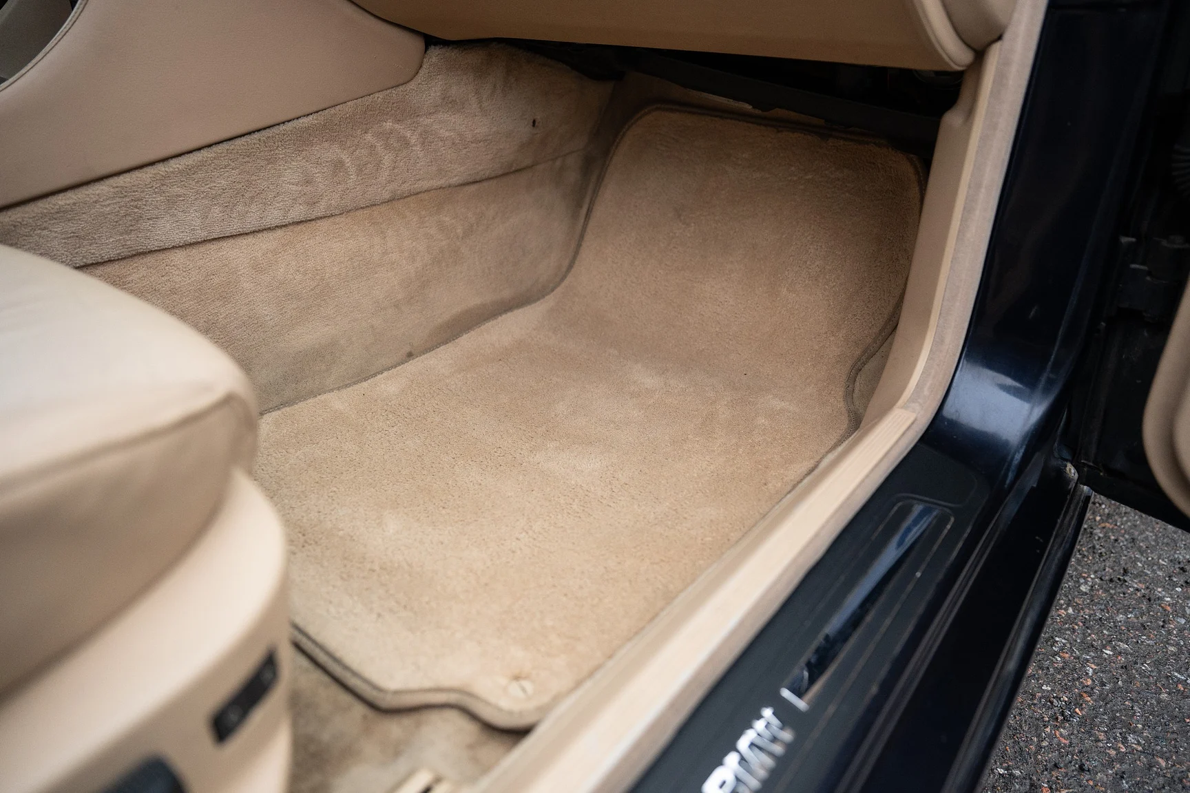 Interior image of 1996 BMW 740 iA - NO RESERVE (51)