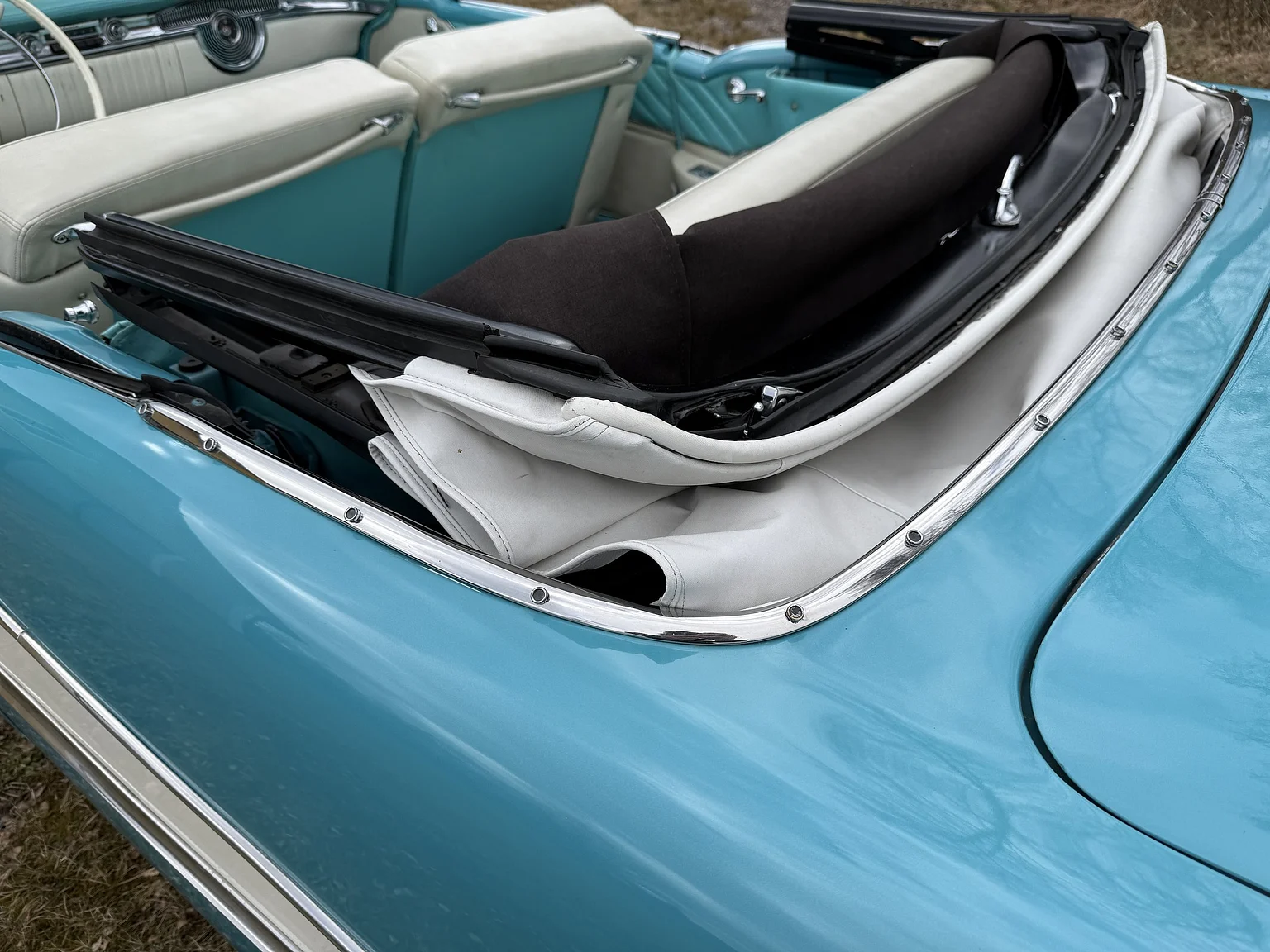 Exterior image of 1955 Oldsmobile Super 88 (55)