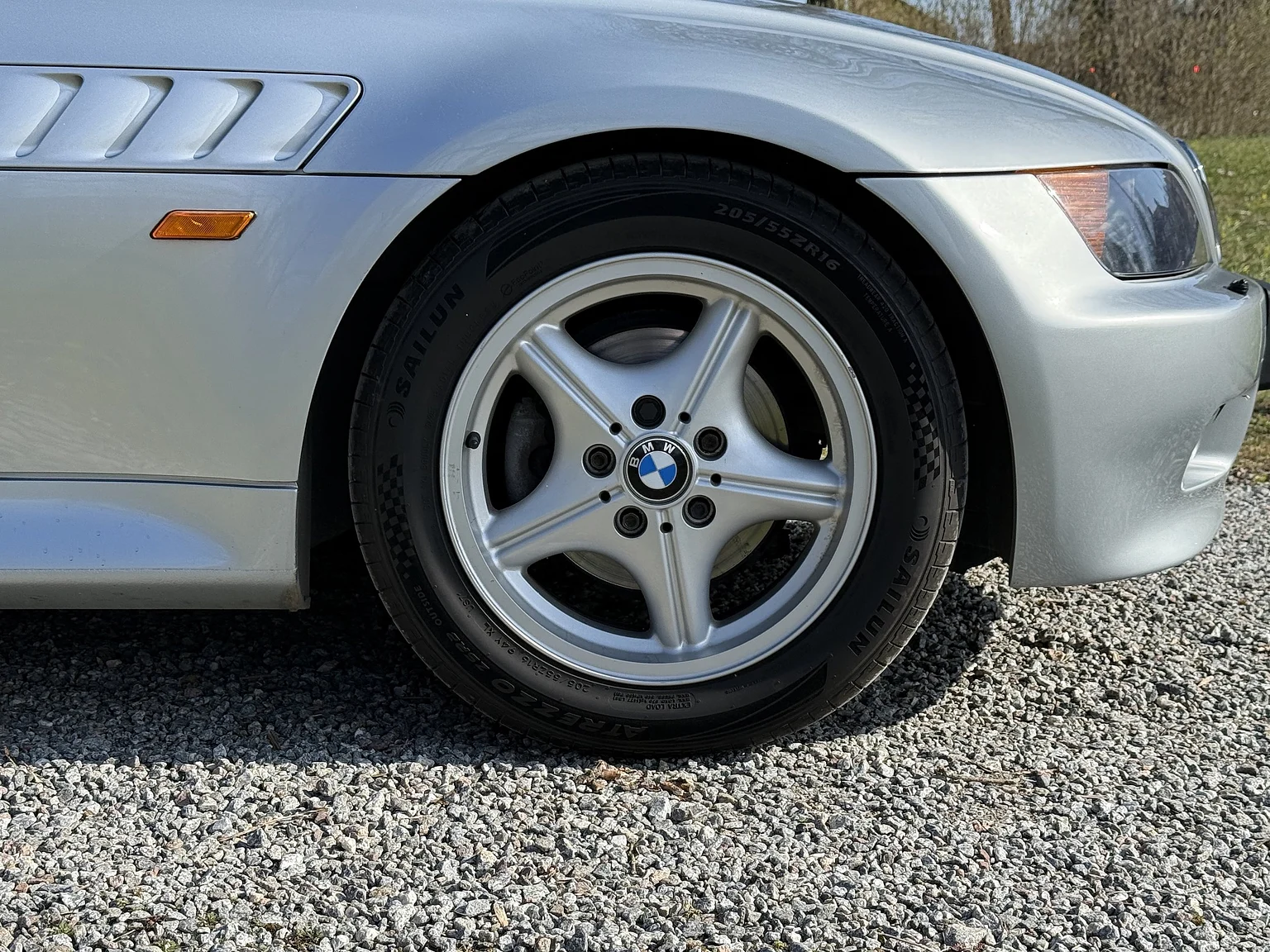 Exterior image of 1996 BMW Z3 1.8 Z3 (32)
