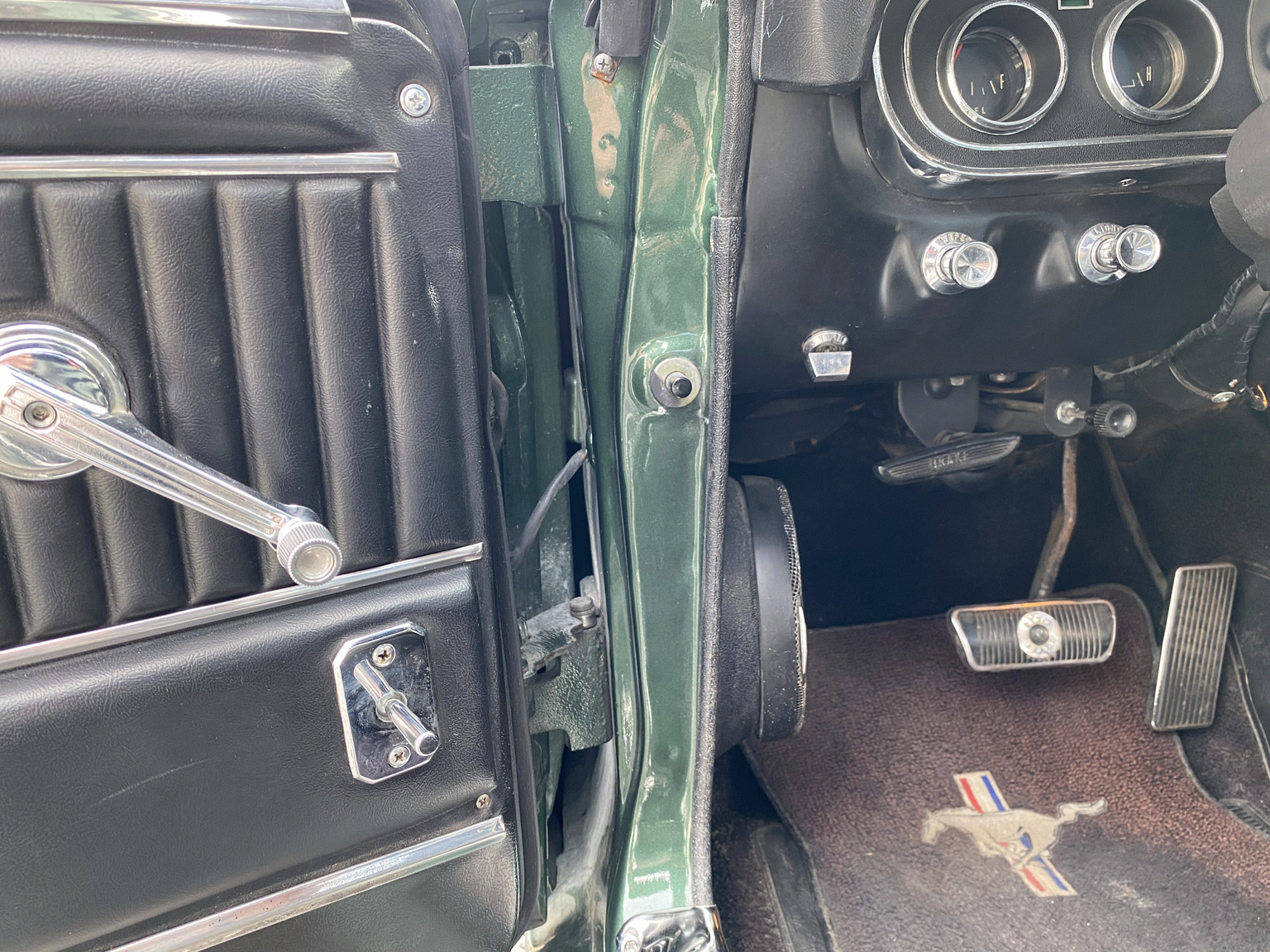 Interior image of 1966 Ford Mustang Fastback GT-clone (16)