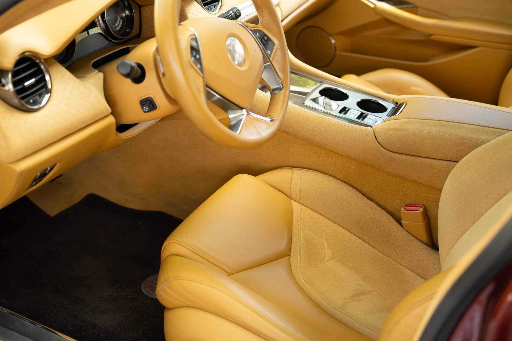 Interiörbild 2012 Fisker Karma (1)