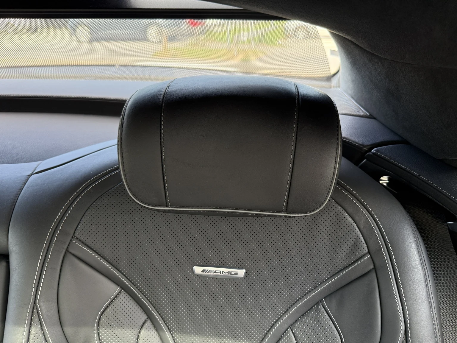 Innenraumfoto von 2016 Mercedes-Benz S 63 AMG 4MATIC (47)
