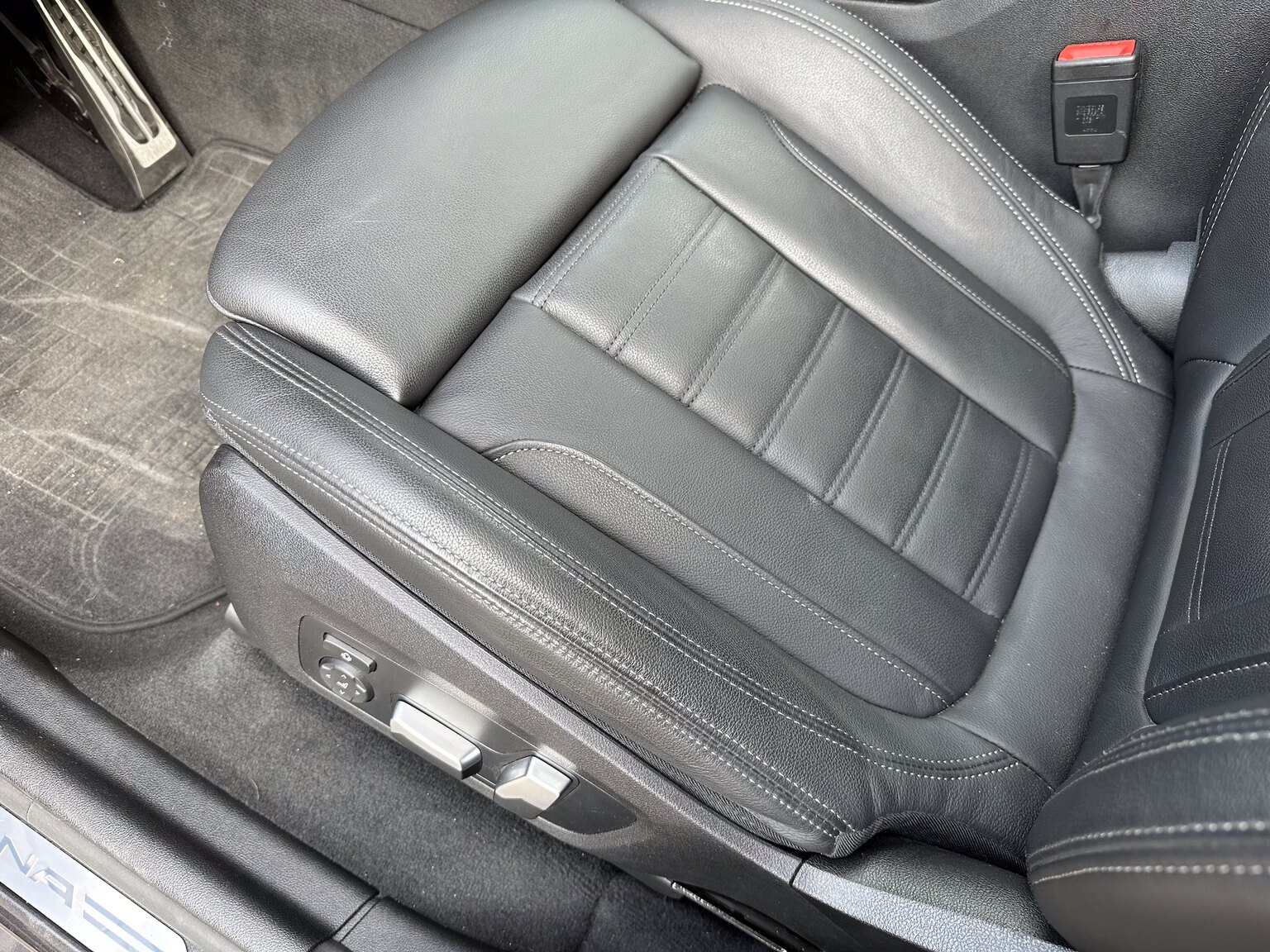 Interior image of 2022 ALPINA XD3