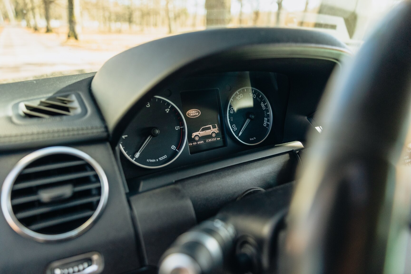 Interior image of 2015 Land Rover Discovery 3.0 TDV6