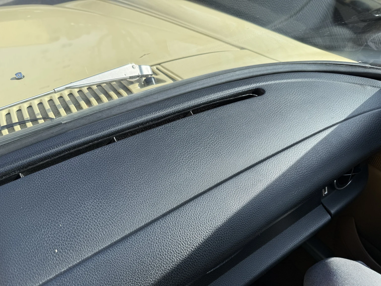 Innenraumfoto von 1974 Mercedes-Benz 230 Automatic (105)