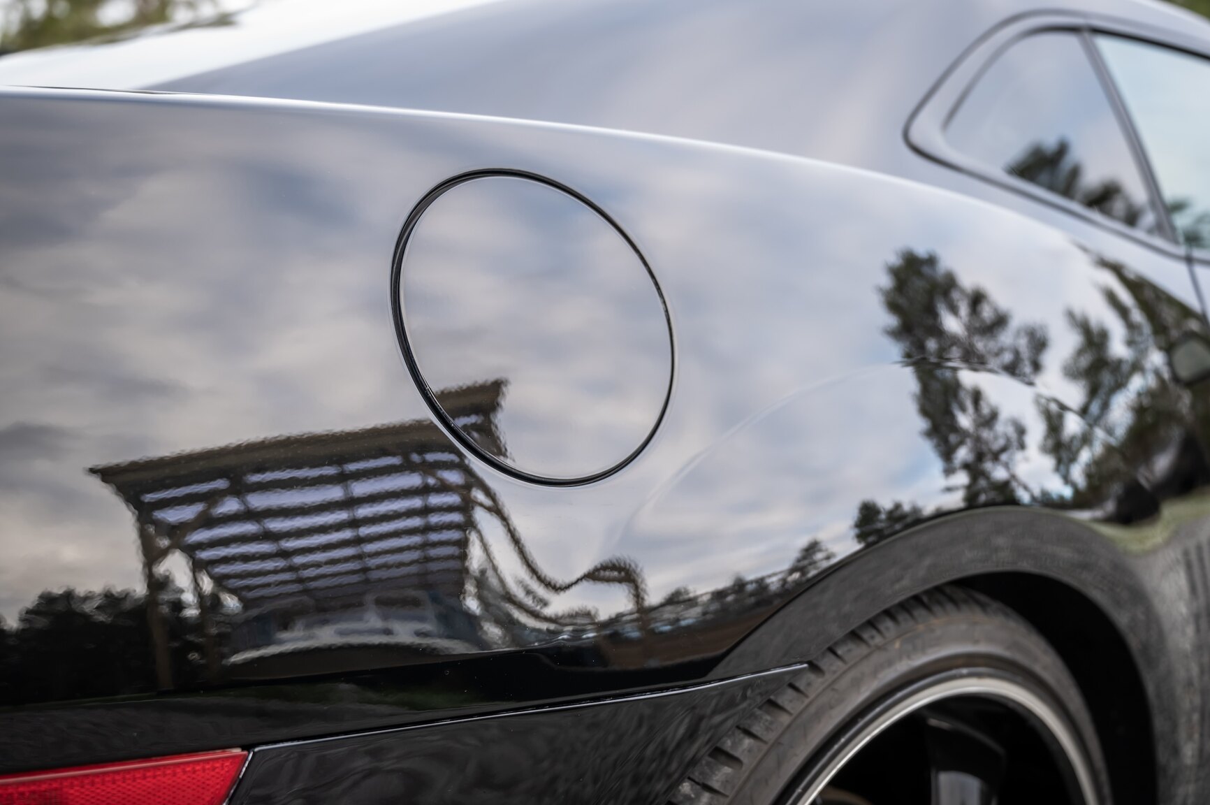 Exterior image of 2010 Chevrolet Camaro SS (36)