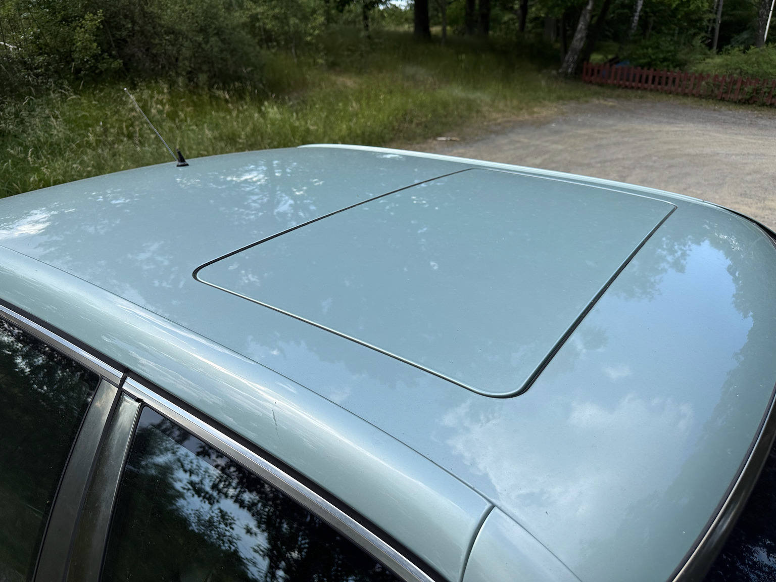 Exterior image of 1992 Mercedes 300 SE (32)