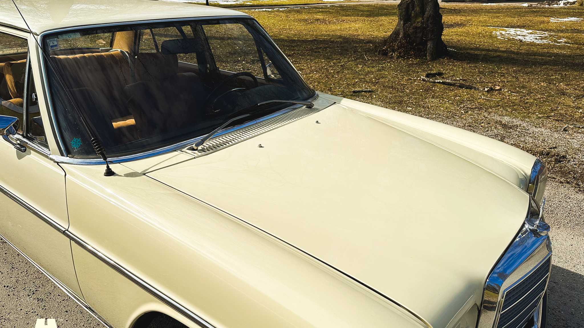 Exteriörbild på 1972 Mercedes-Benz 200