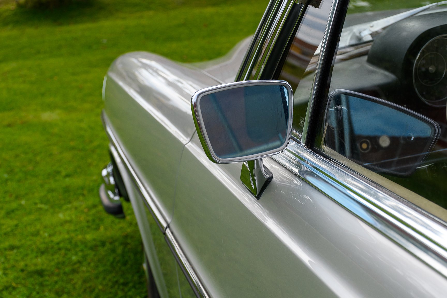 Exterior image of 1969 Mercedes-Benz 300 SEL