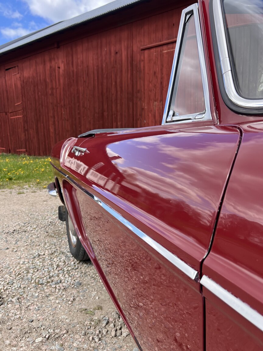 Exterior image of 1967 Renault Caravelle Coupé